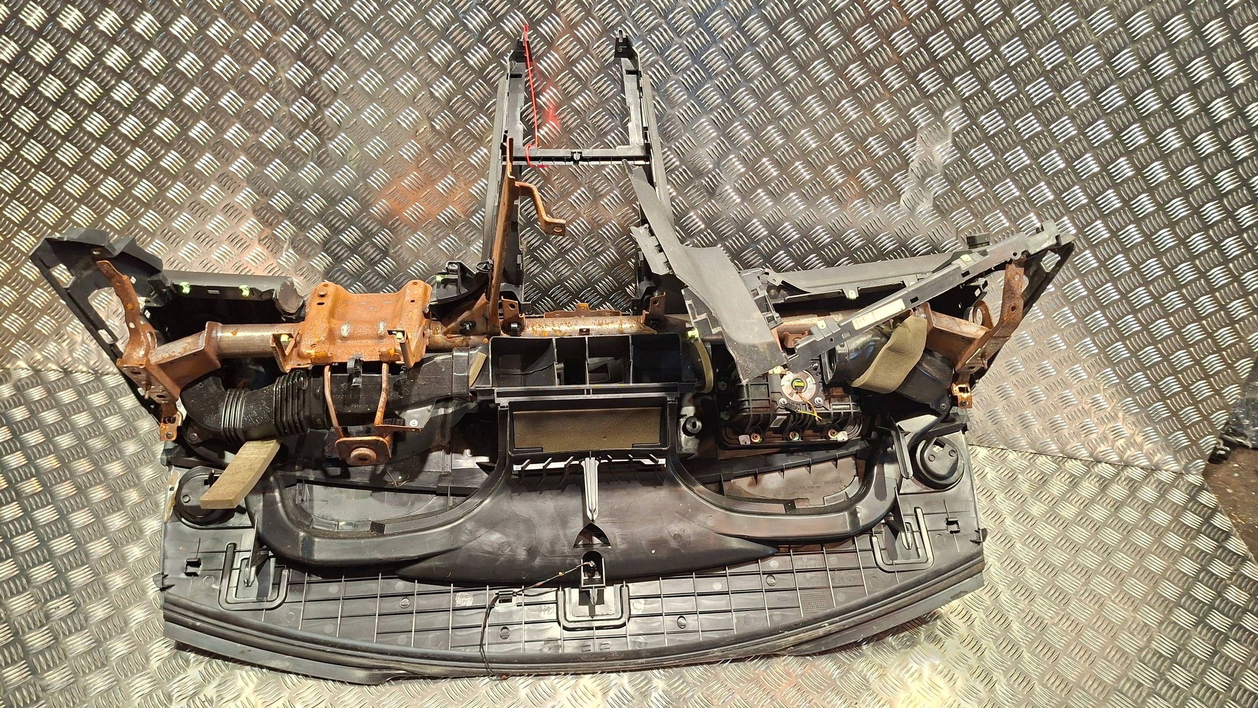 торпеда консоль peugeot 3008 и 2009-