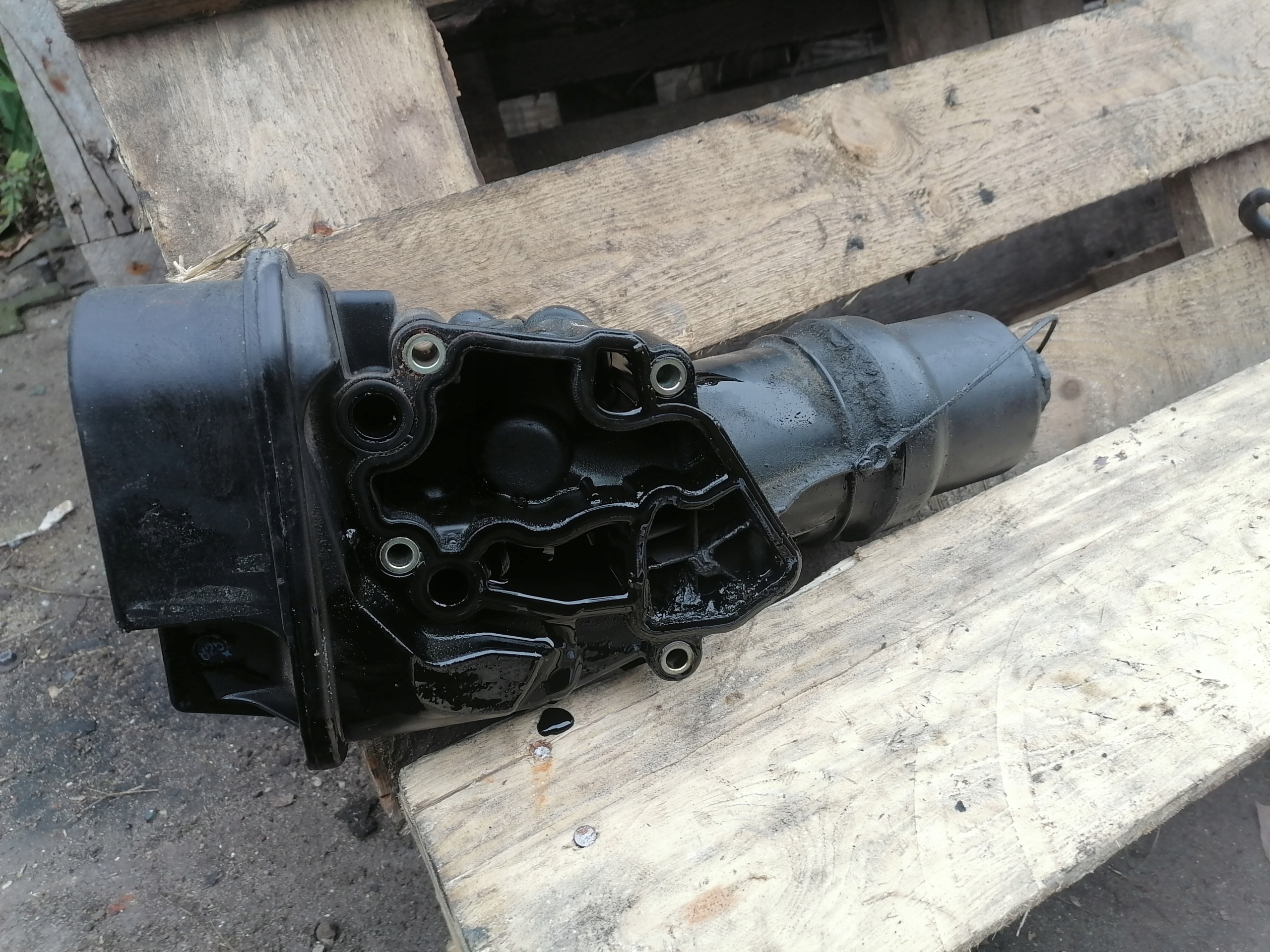 Gehäuse filter oil AUDI A4 B7 2.0TFSI 06F115397F