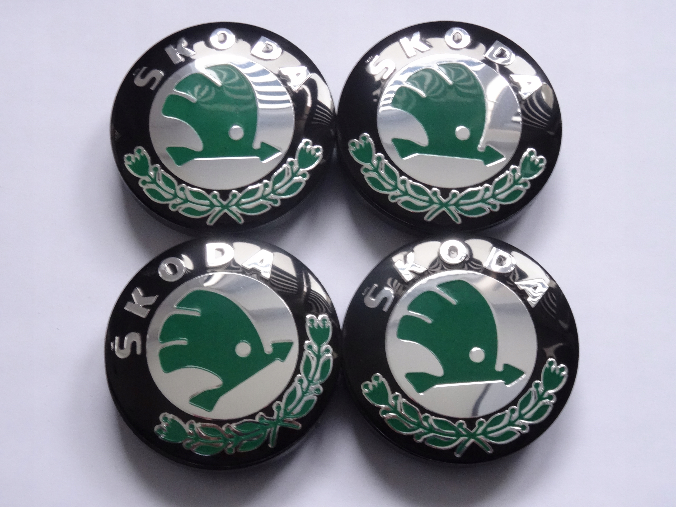 

4x Dekle dekielki emblematy na felgi Skoda 56mm zl