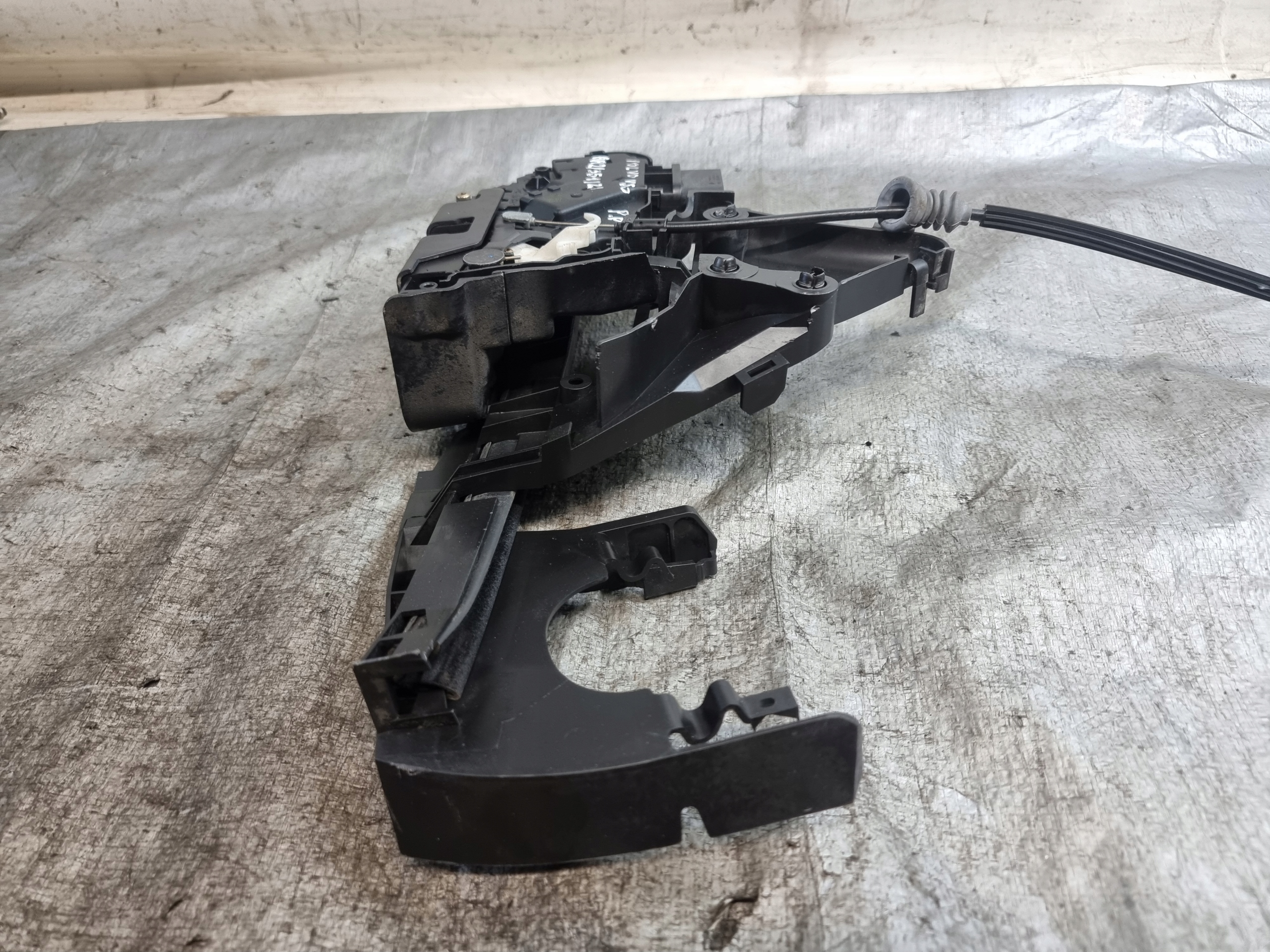 lock door right front 30699110 RH 10 PIN VOLVO V50