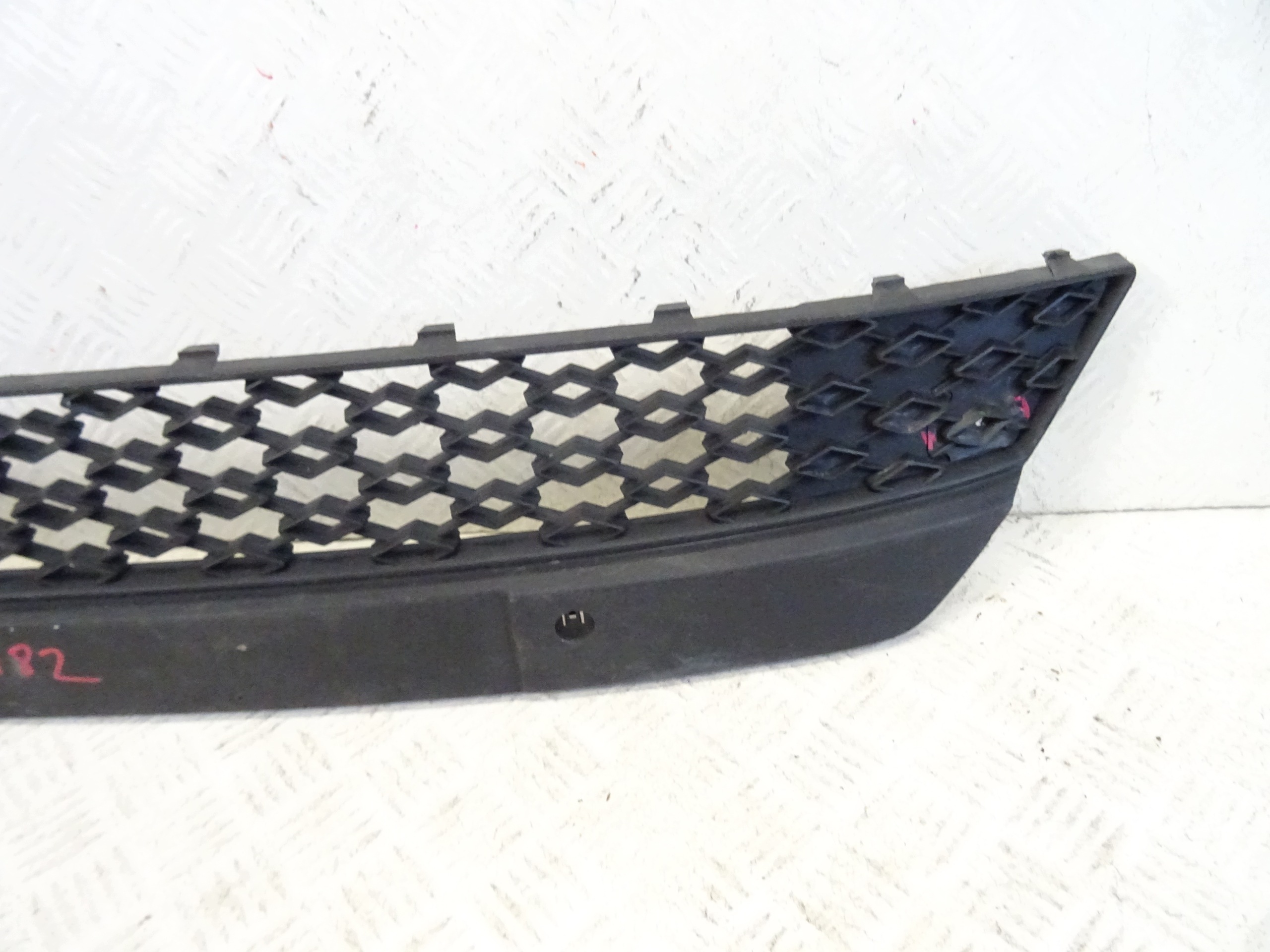 grid of a bumper front front central SKODA KODIAQ 565853677F