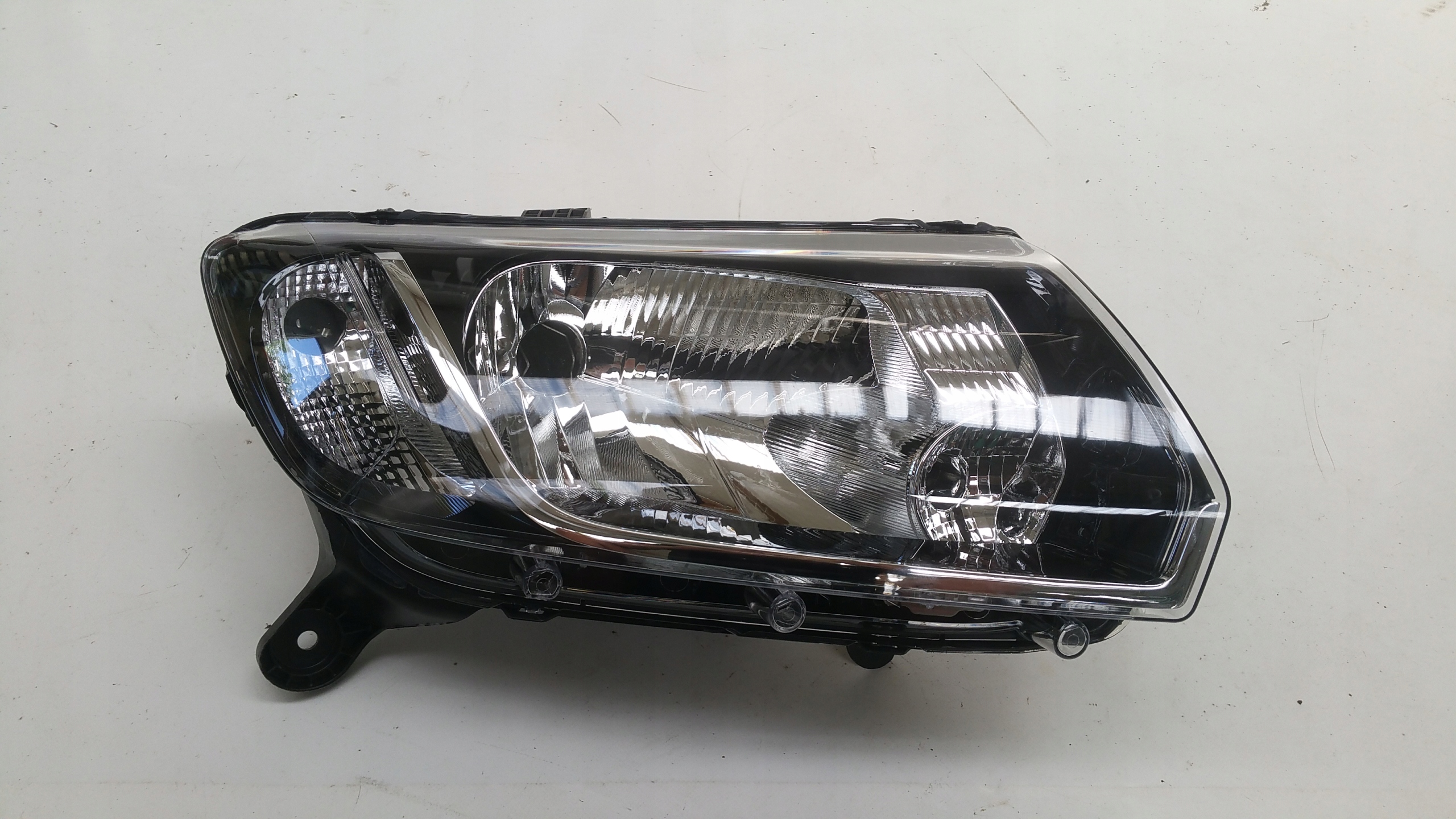 light right front 260105344R Dacia Sandero II
