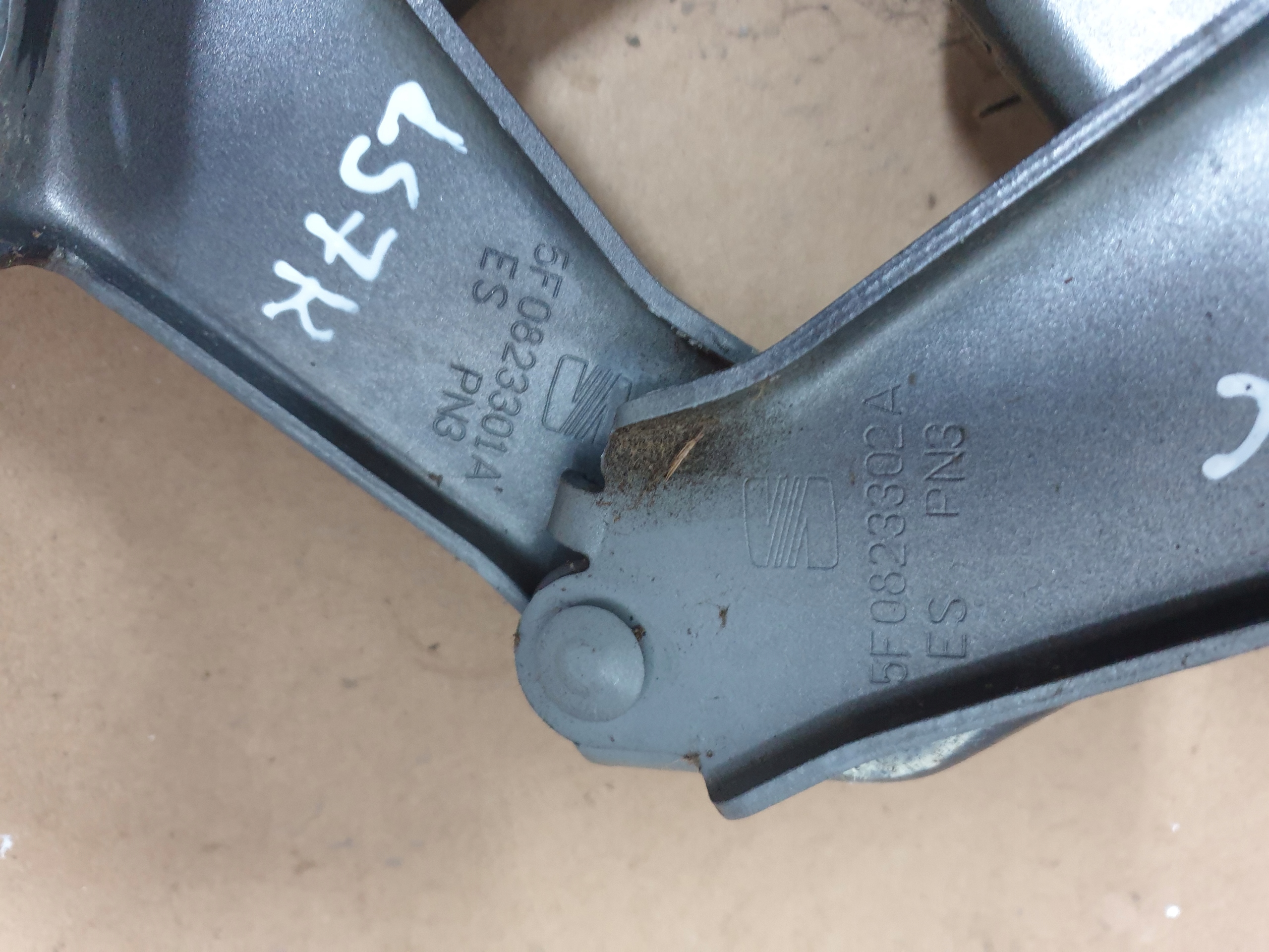 Cerniere cofano SEAT LEON III 3 5F 2013- LS7K 5F0823302A 5F0823301A