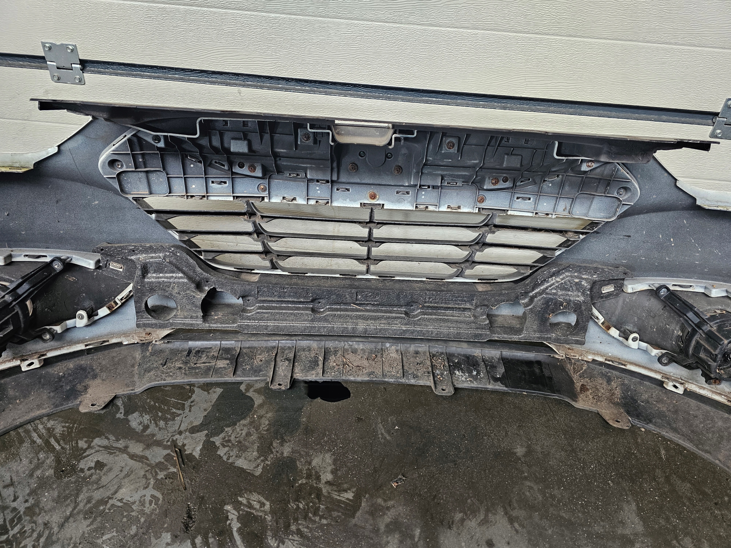 HYUNDAI IX-35 2010-2015 bumper front PYW - POLAR WHITE