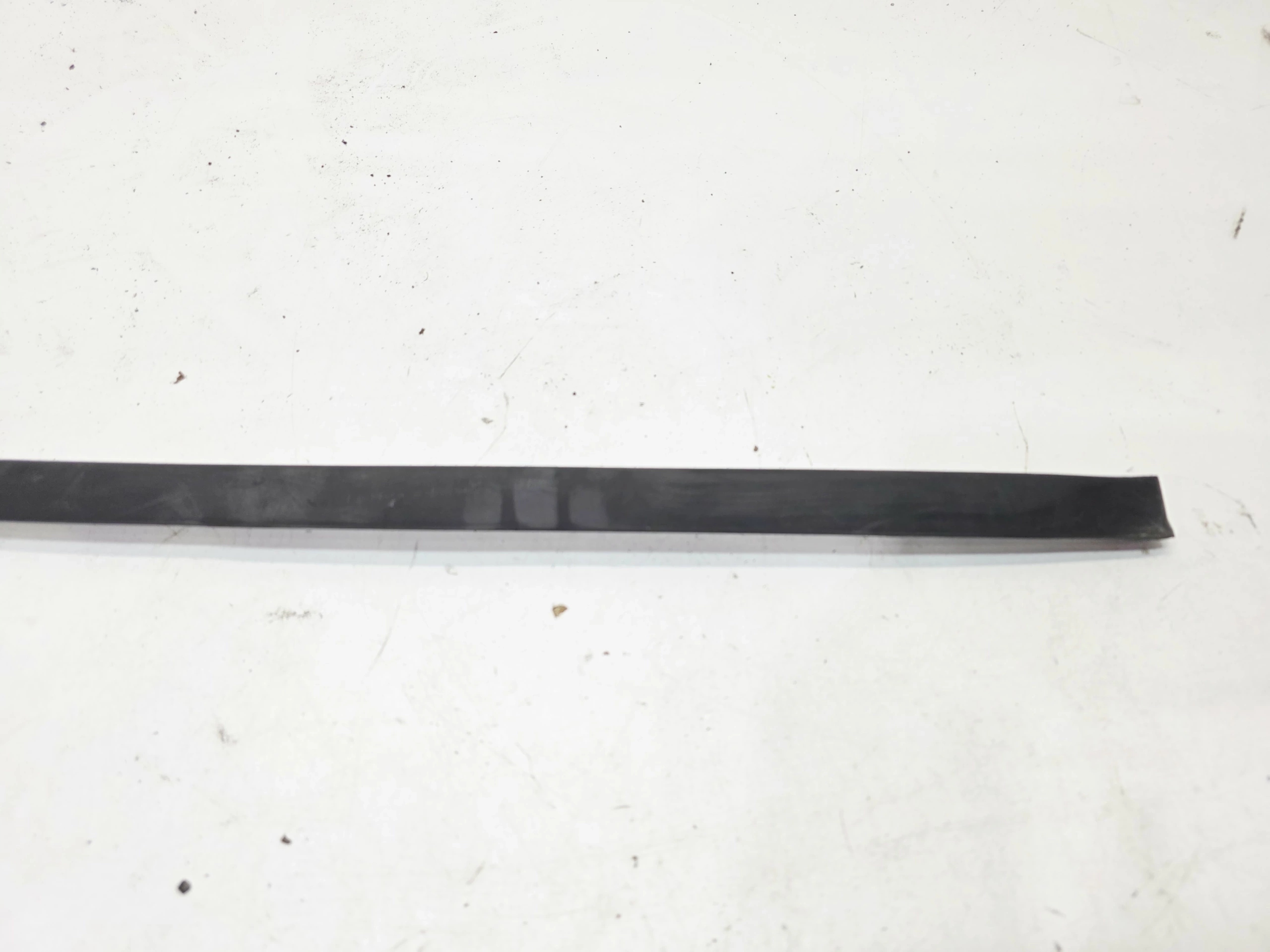 moulding dust windows left AUDI Q7 4L0854327