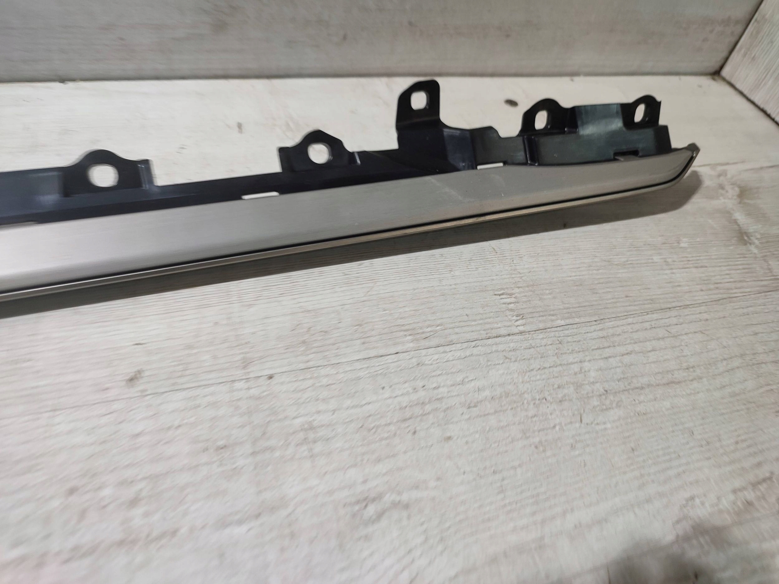 Lexus RC 2019 left side moulding door
