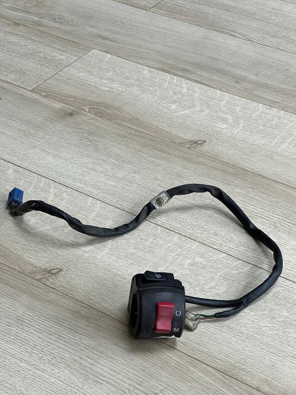 YAMAHA YZF R6 RJ09 Przełącznik Manetka Prawa