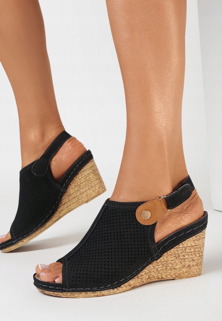 CZARNE AŻUROWE SANDAŁY NA KOTURNIE 40