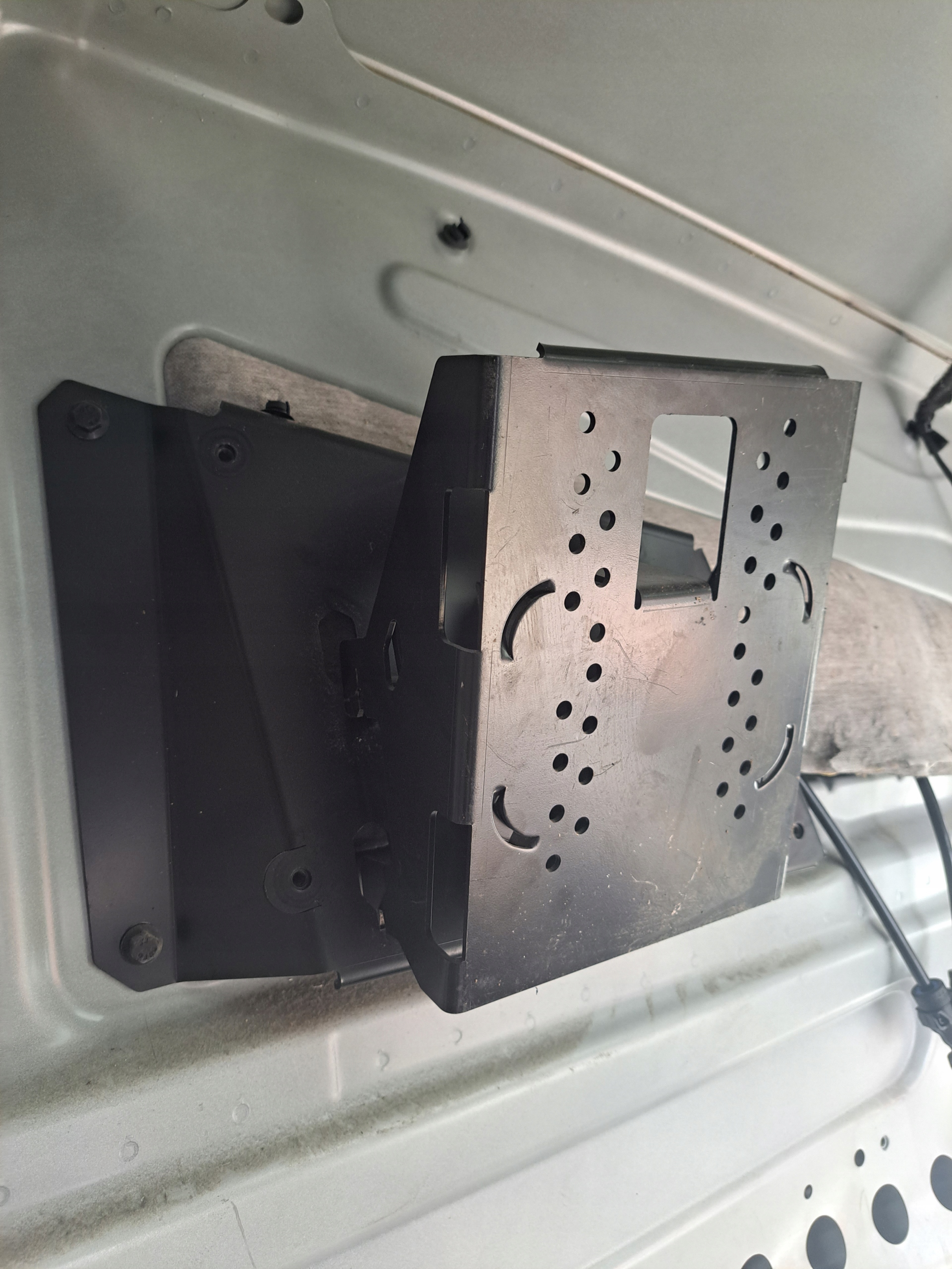 MOCOWANIE WSPORNIK PODSTAWA TELEWIZORA VOLVO FH 4