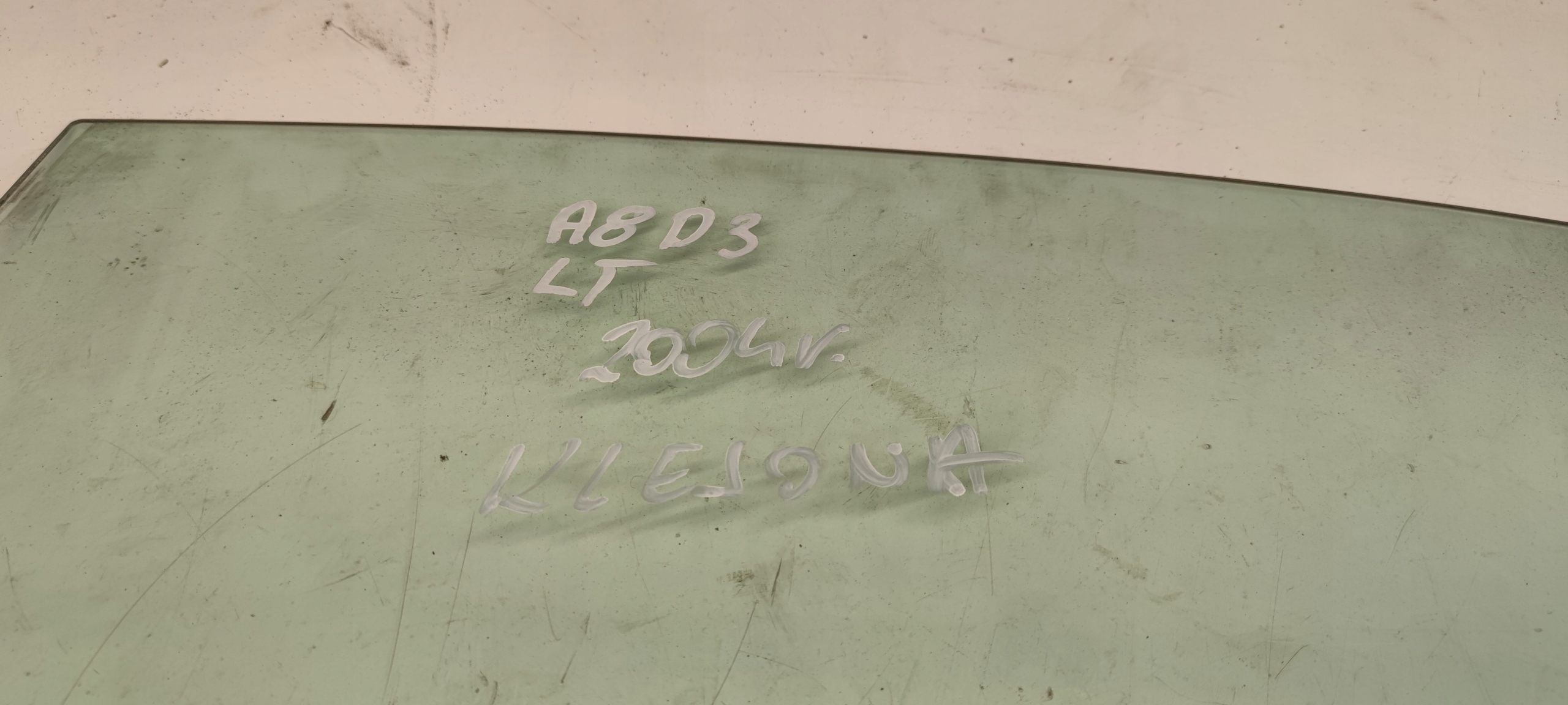 4E0 - Боковое стекло задней левой двери AUDI A8 D3 клееный 04R