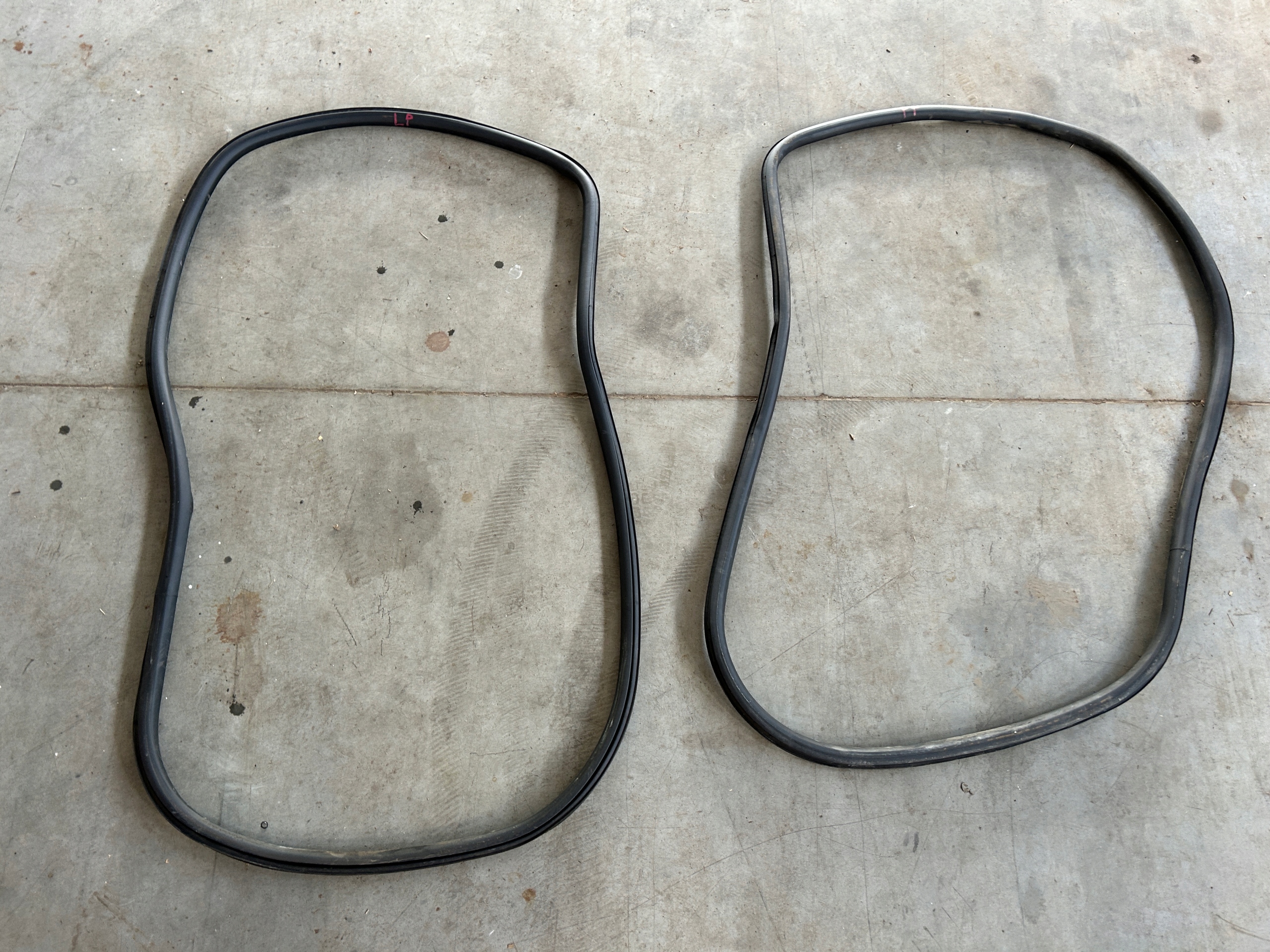 USZCZELKA DRZWI PRZÓD LEWA PRAWA PRZEDNIA JEEP RENEGADE USA 2015