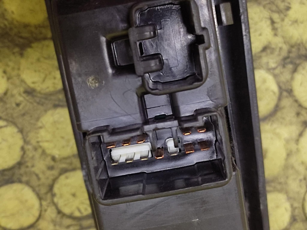 MAZDA 6 window control switch
