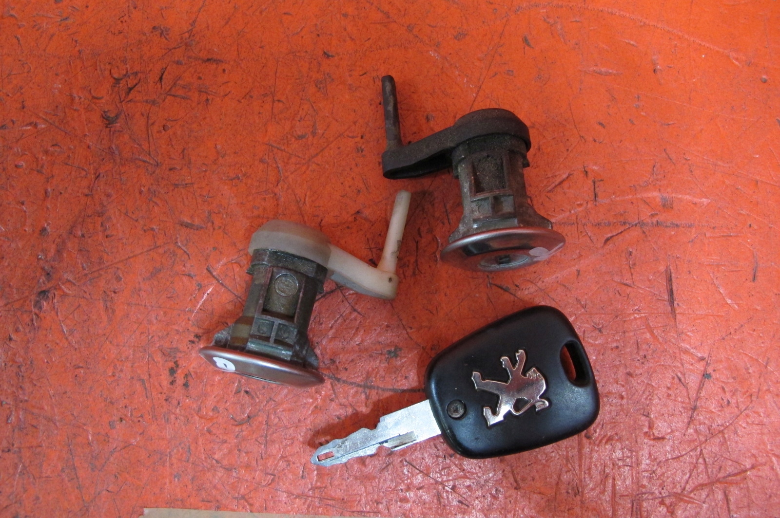 PEUGEOT 206 key PILOT lock cylinder door right left KOMPLET