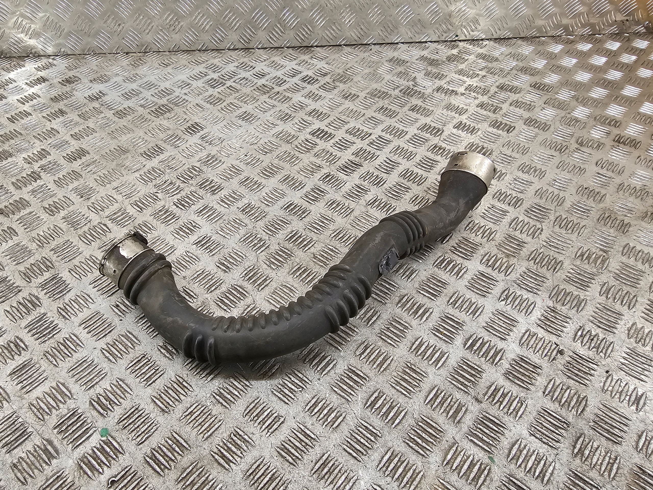 trouba intercoolera 144606126R TRAFIC III VIVARO B 1.6 DCI