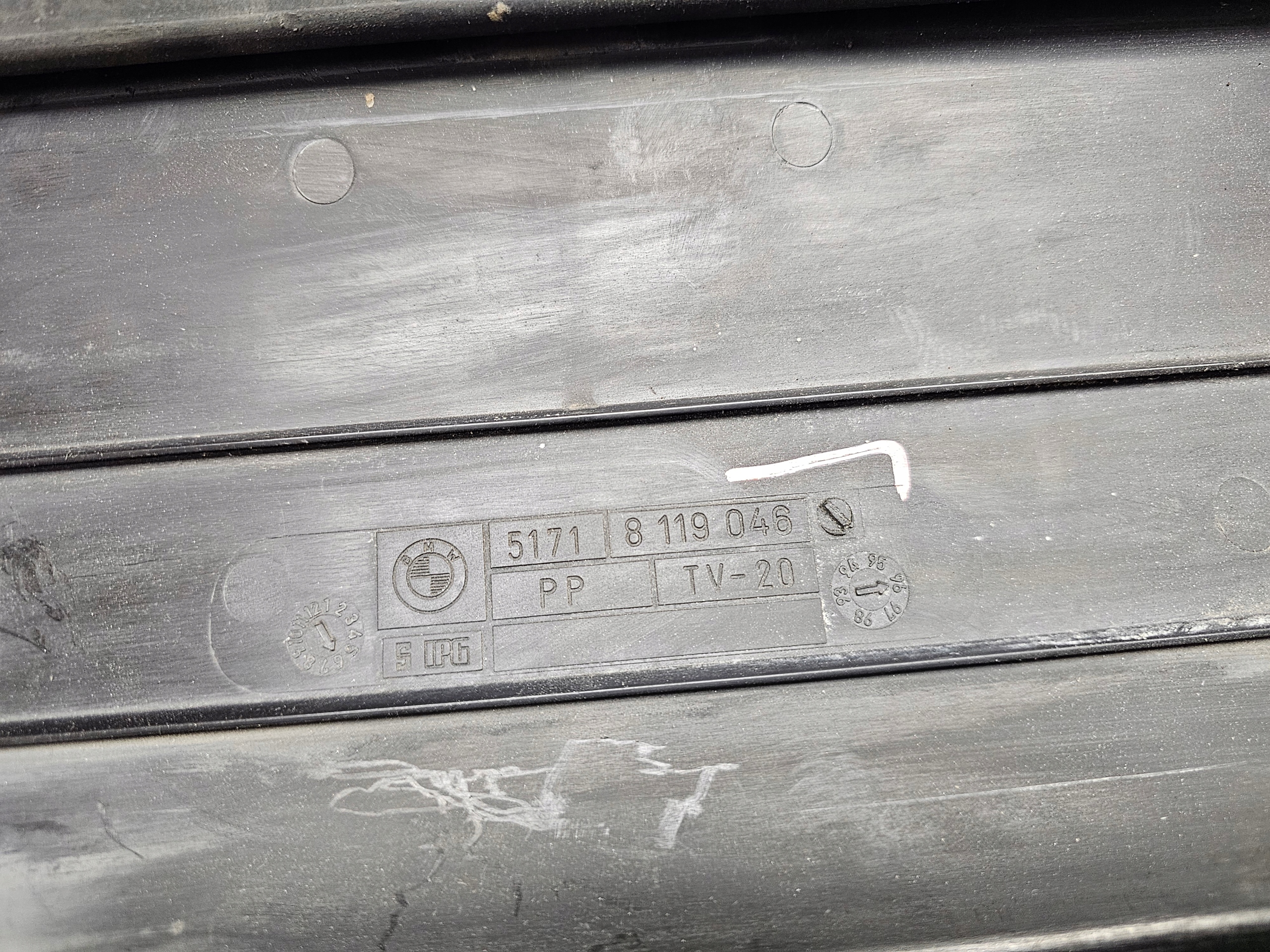BMW OE 8119046