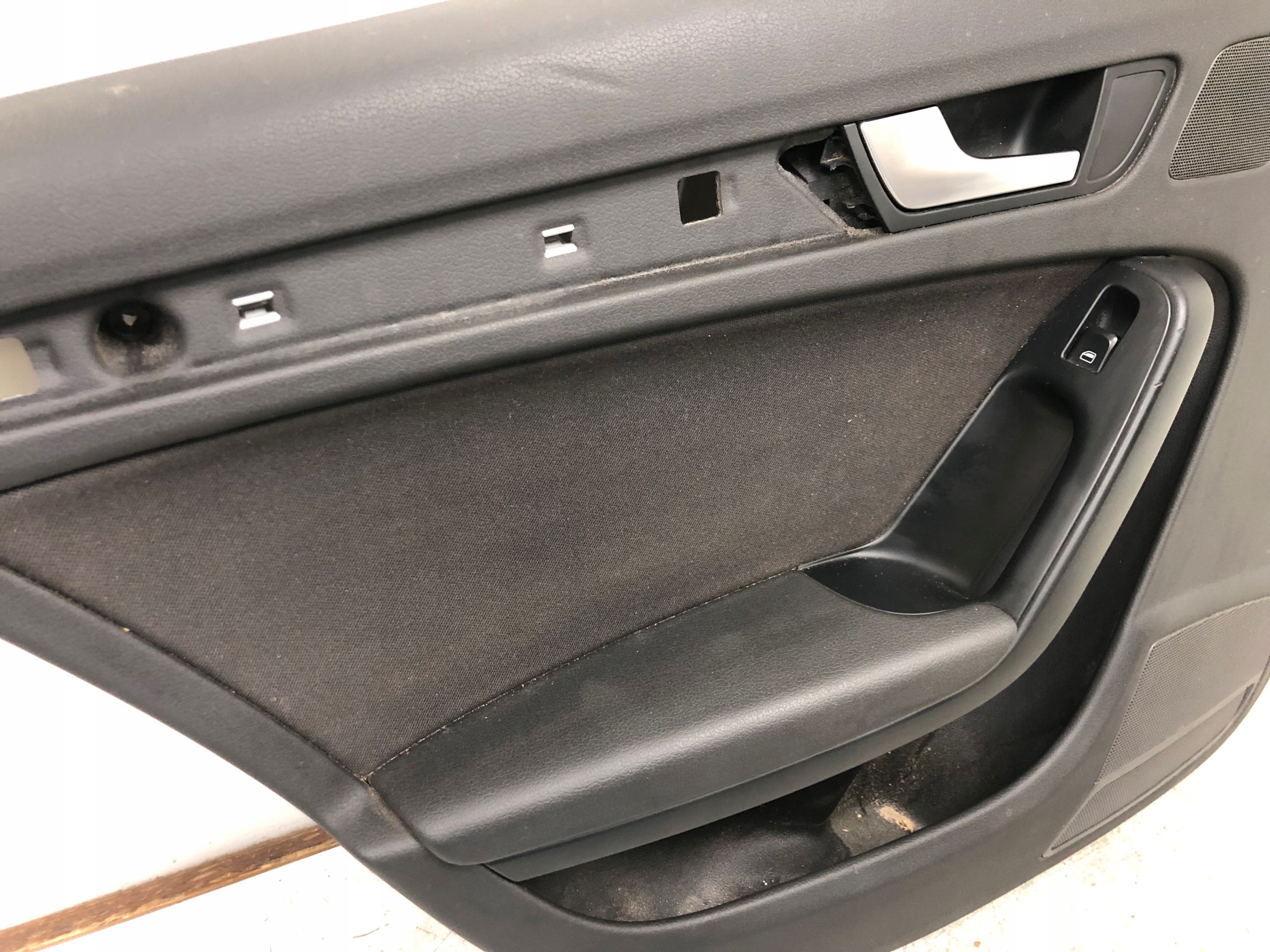 side door left rear part AUDI A4 B8 8K0867305