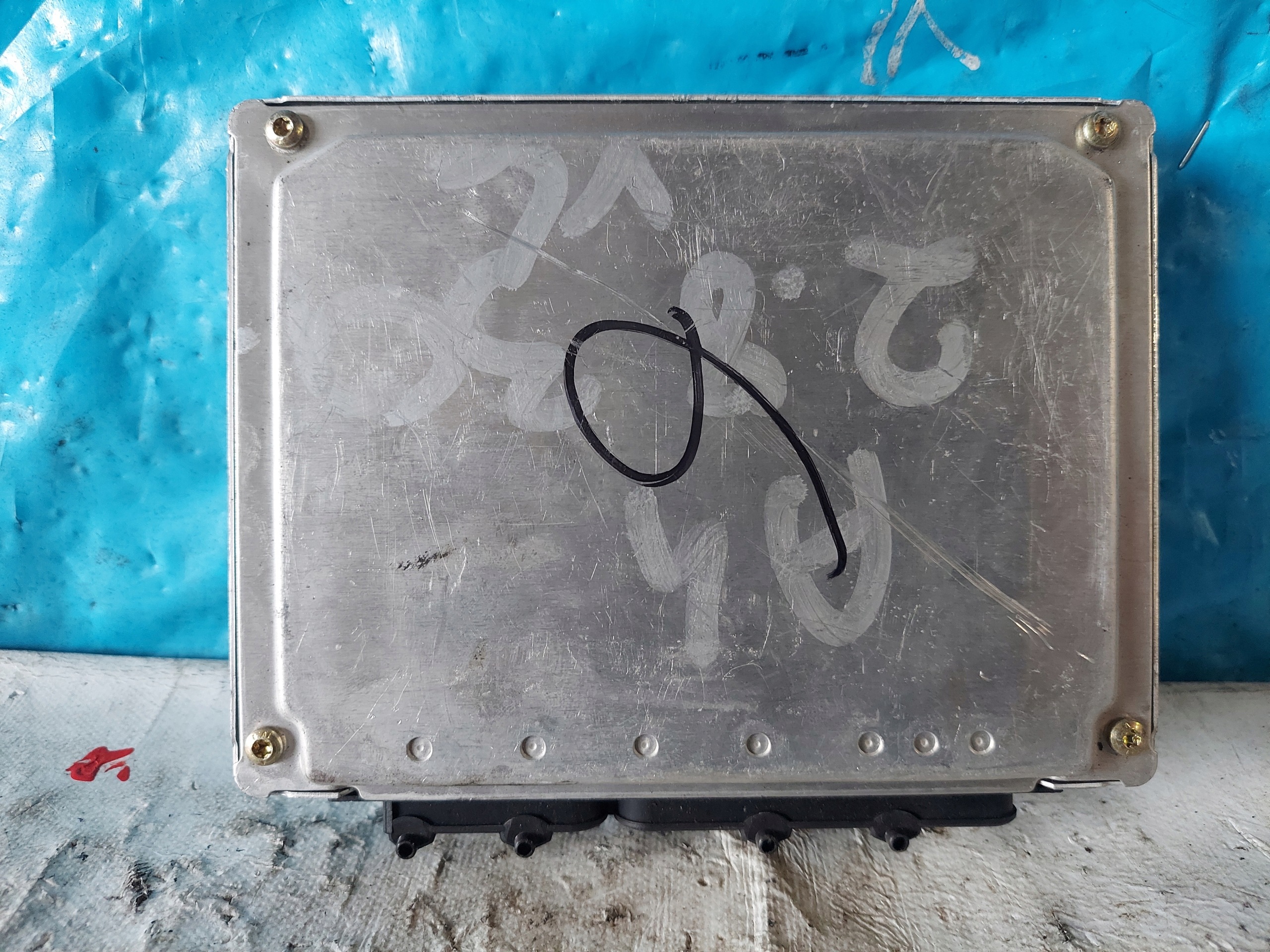 A4 B5 2.8 V6 4D0907551F control unit of the engine
