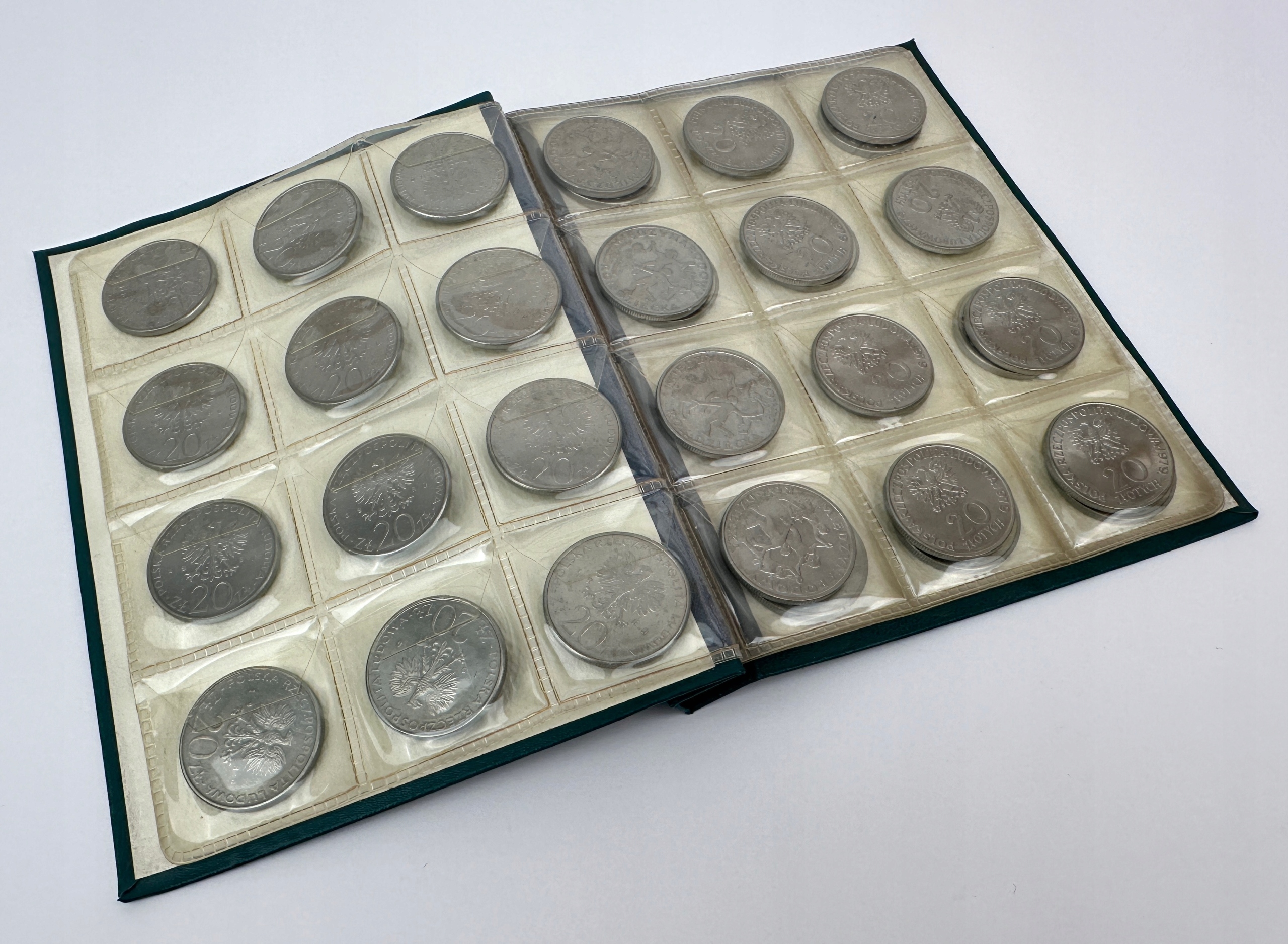 7212. Klaserek z monetami PRL