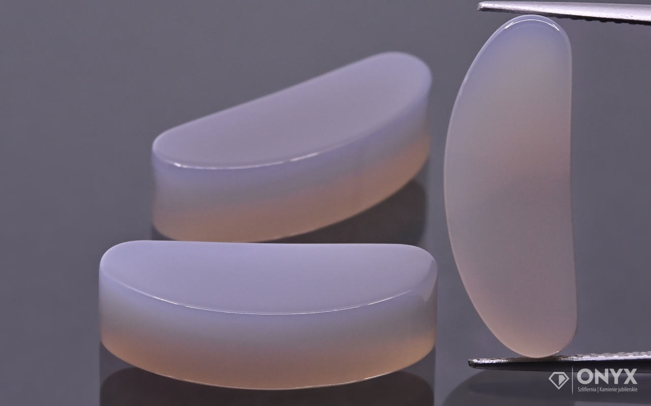 Agát šedá nepravidelná deska 22x8,5 mm