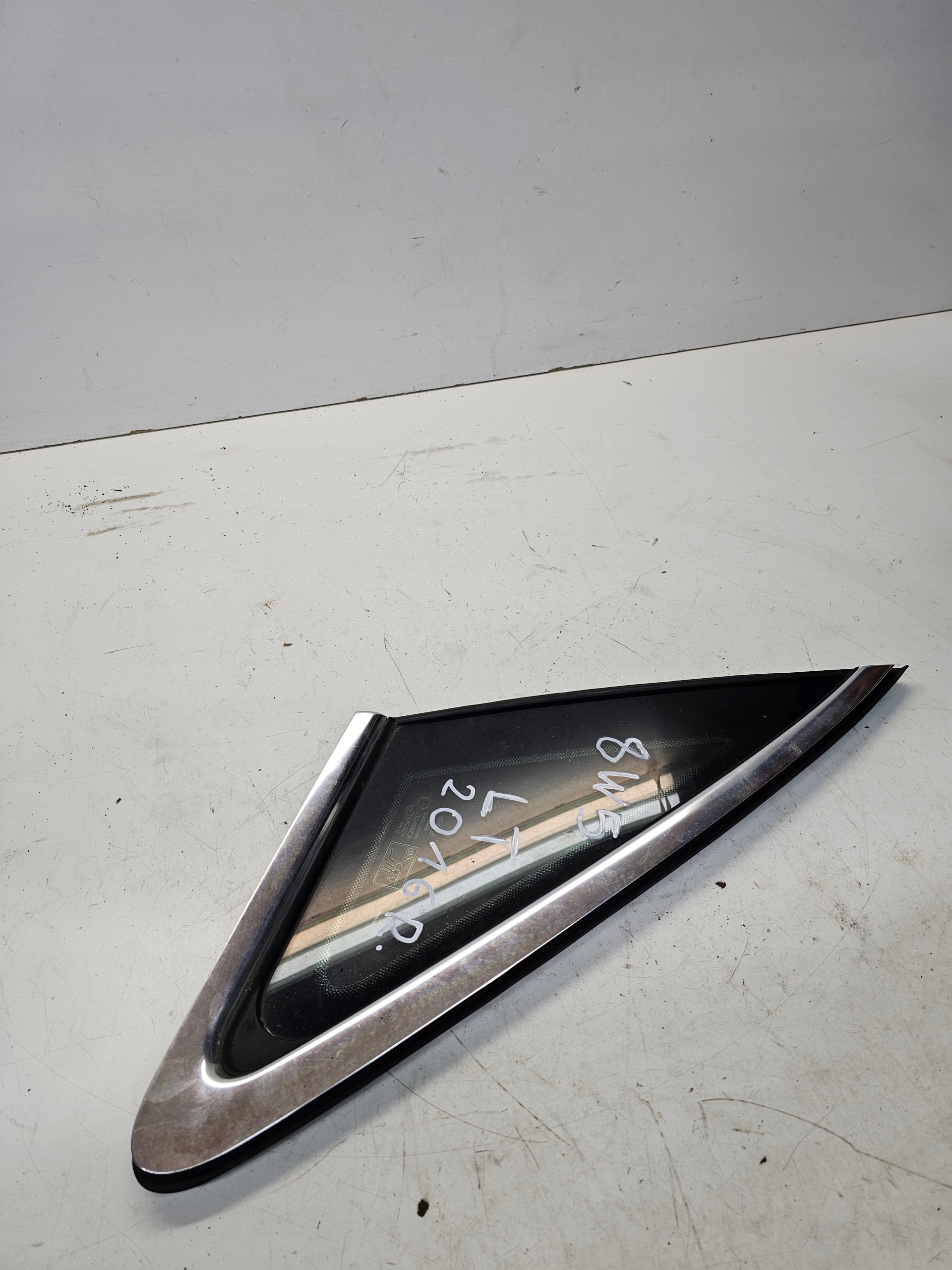 window bodywork left rear part AUDI A4 B9 sedan 8W5845298D 2016R