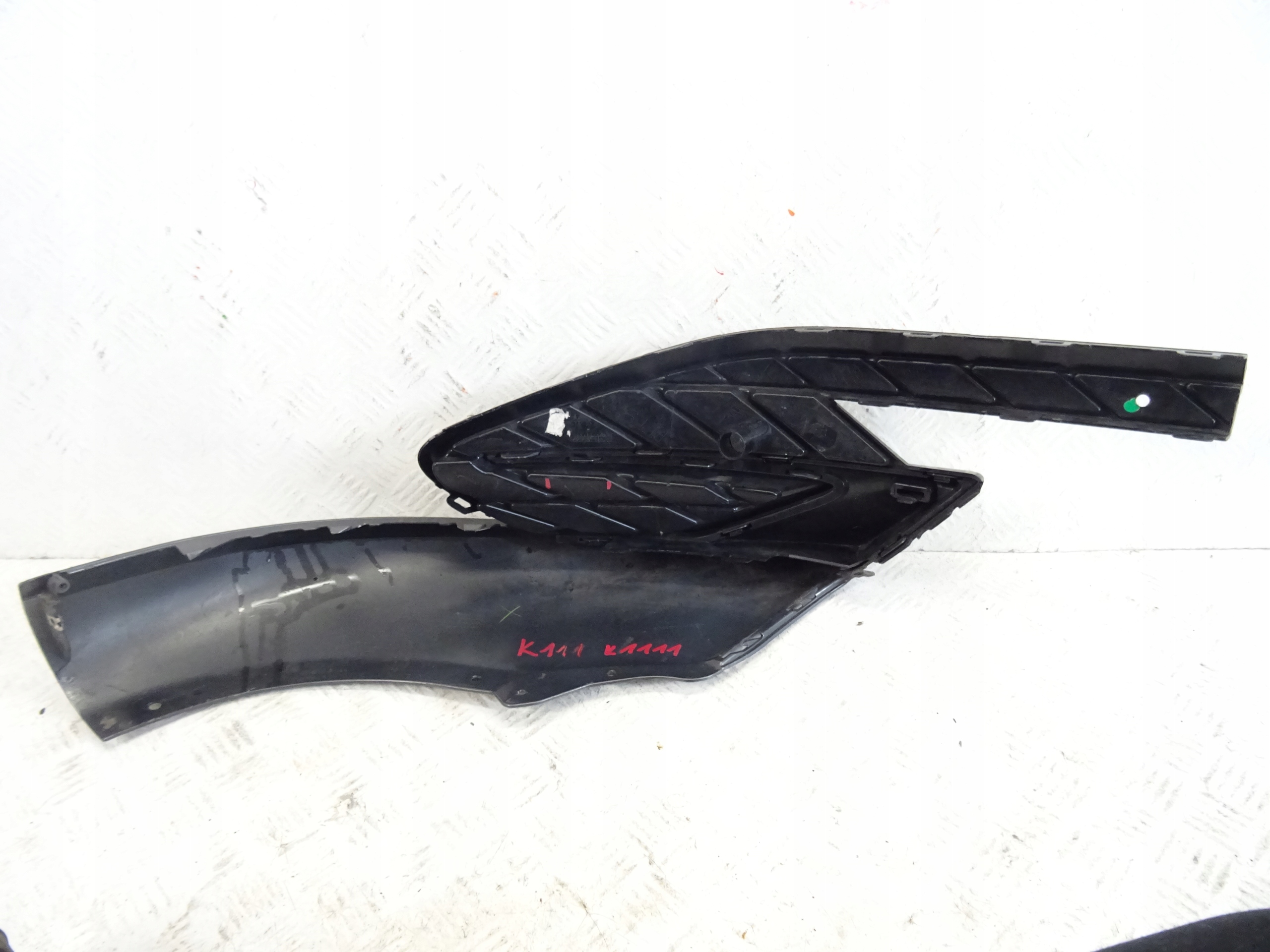 grid of a bumper front front left CUPRA FORMENTOR 5FF853665D