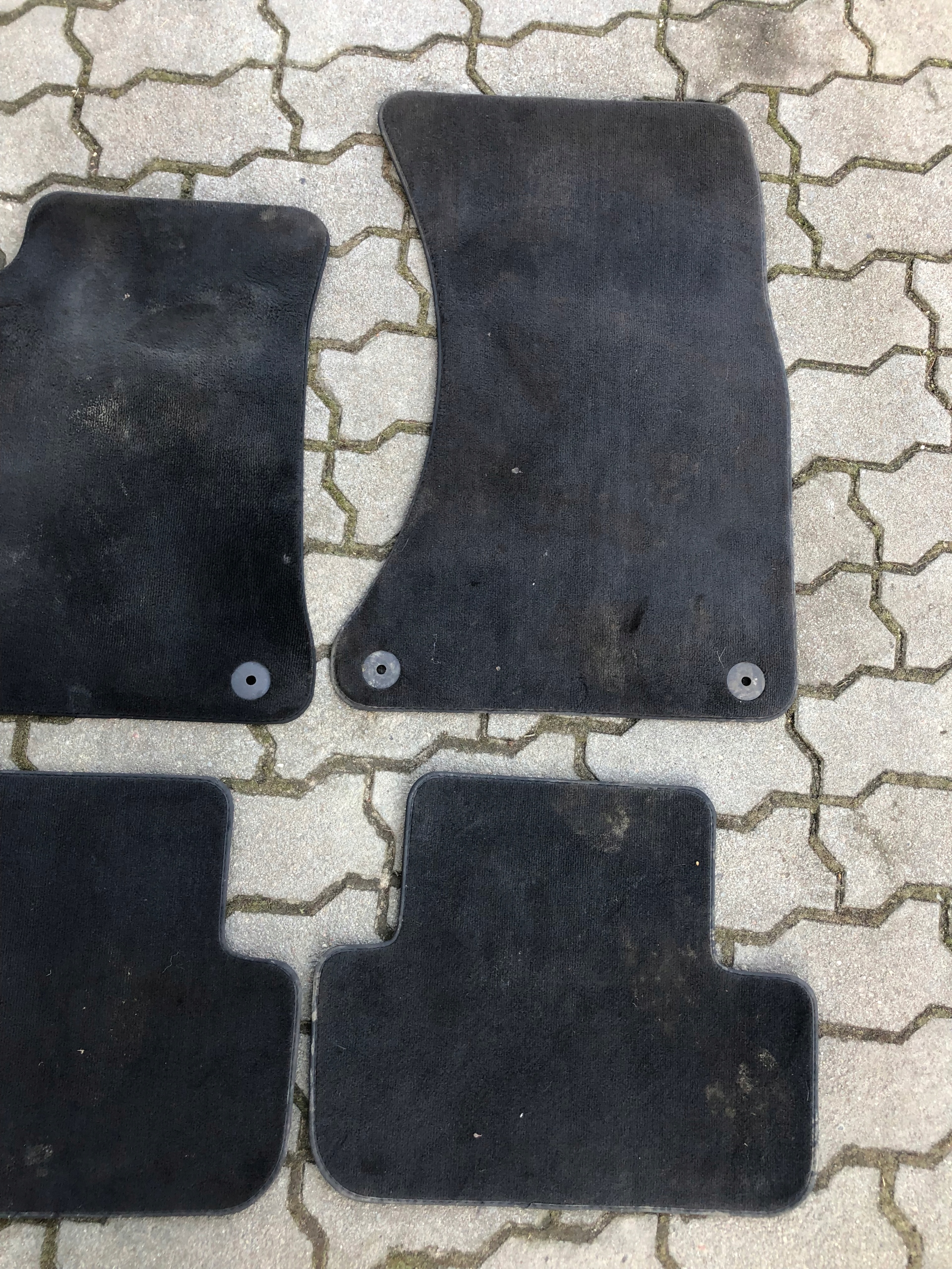 mats WELUROWE KOMPLET AUDI A4 B8 8K0864450