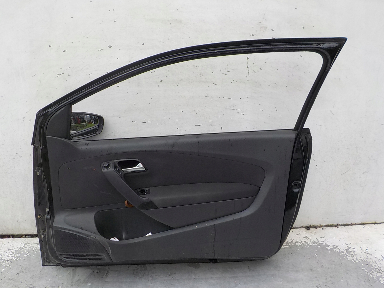 375 VOLKSWAGEN POLO V 6R door right front front
