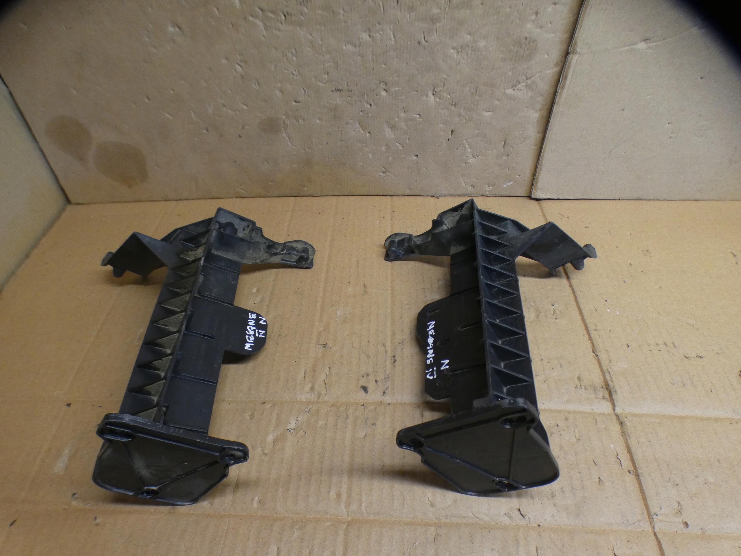 bumper bracket right left rear part Renault Megane IV