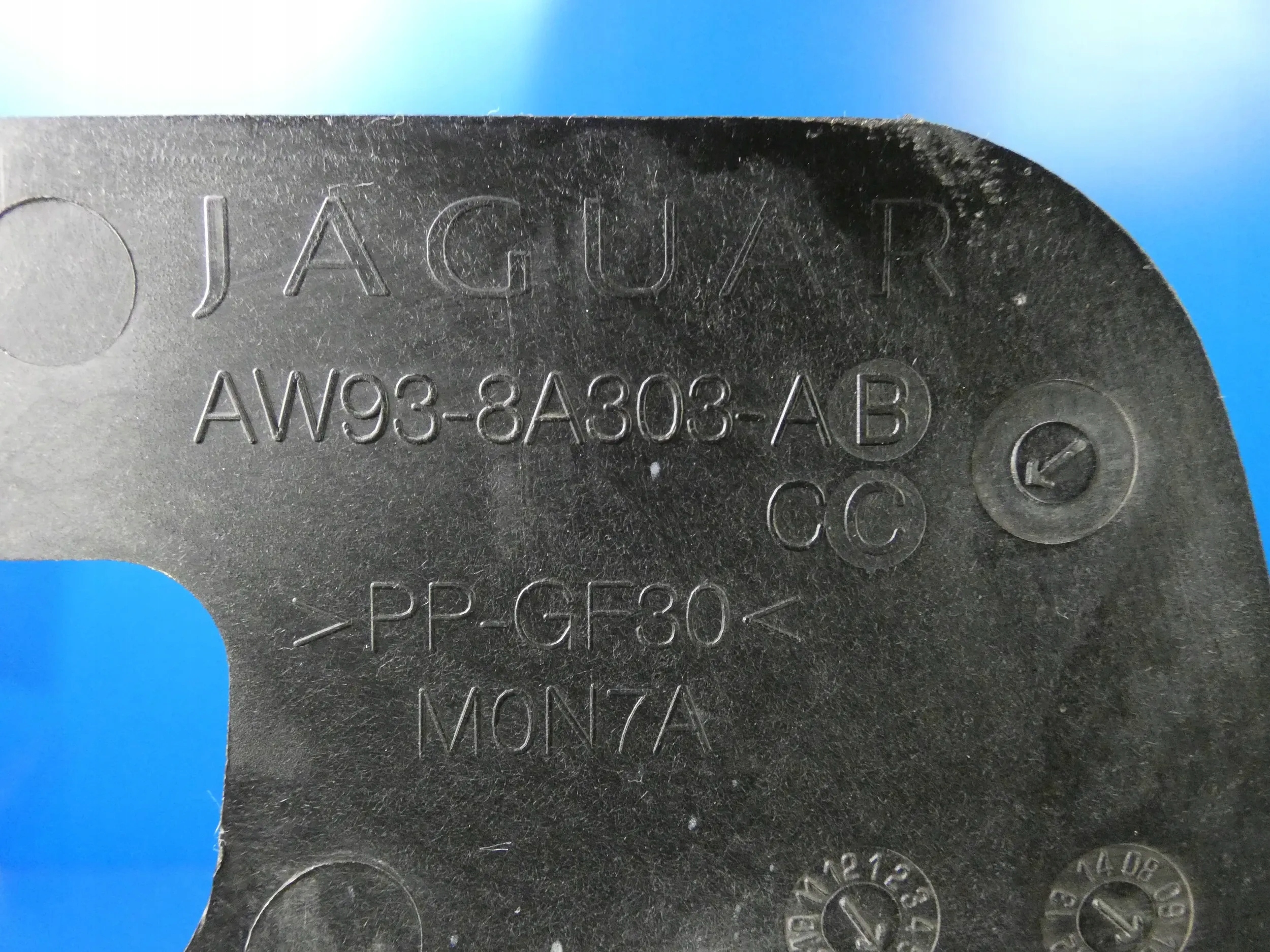 JAGUAR XJ X351 OSŁONA PASA NAKŁADKA NA PAS PRZEDNI Producent części Jaguar OE