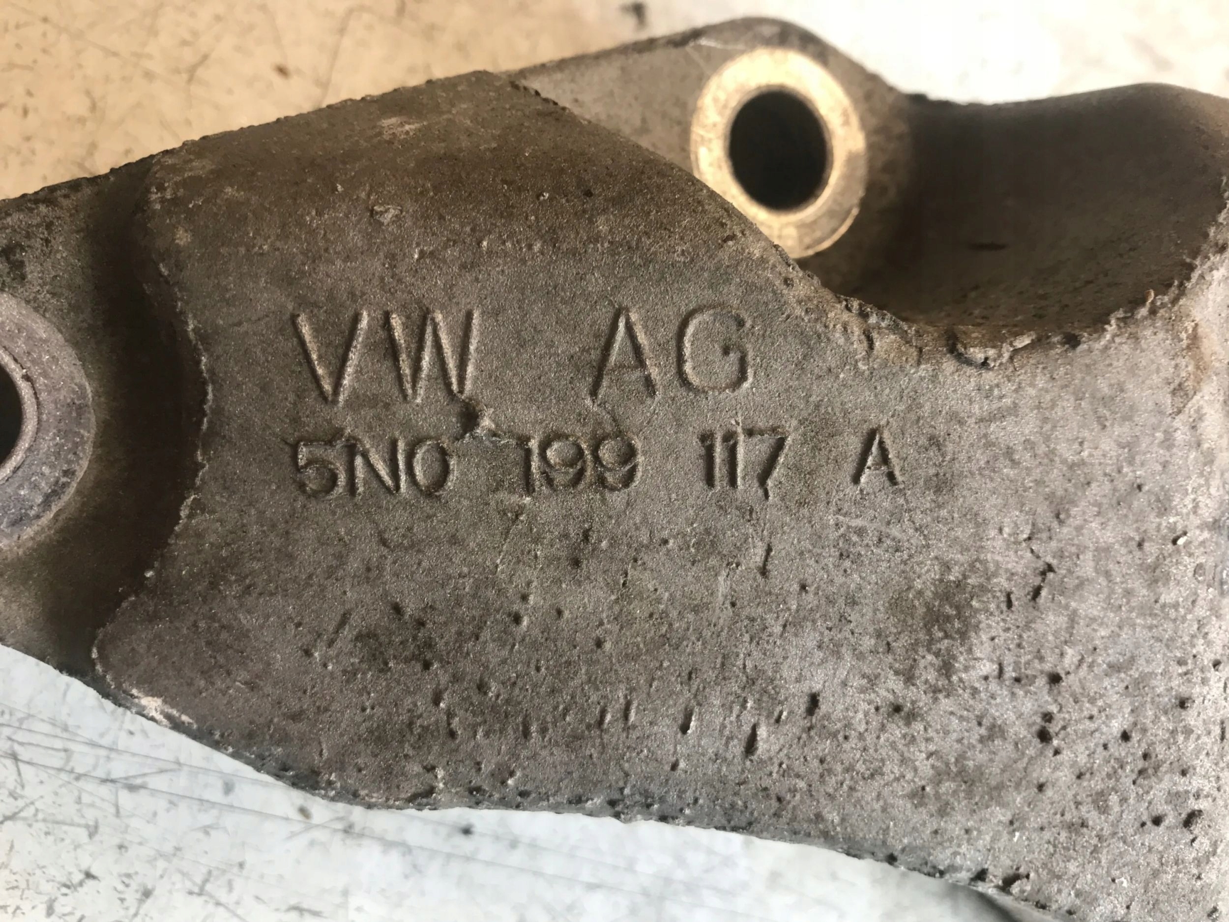 engine mount VW TIGUAN 5N0199117A