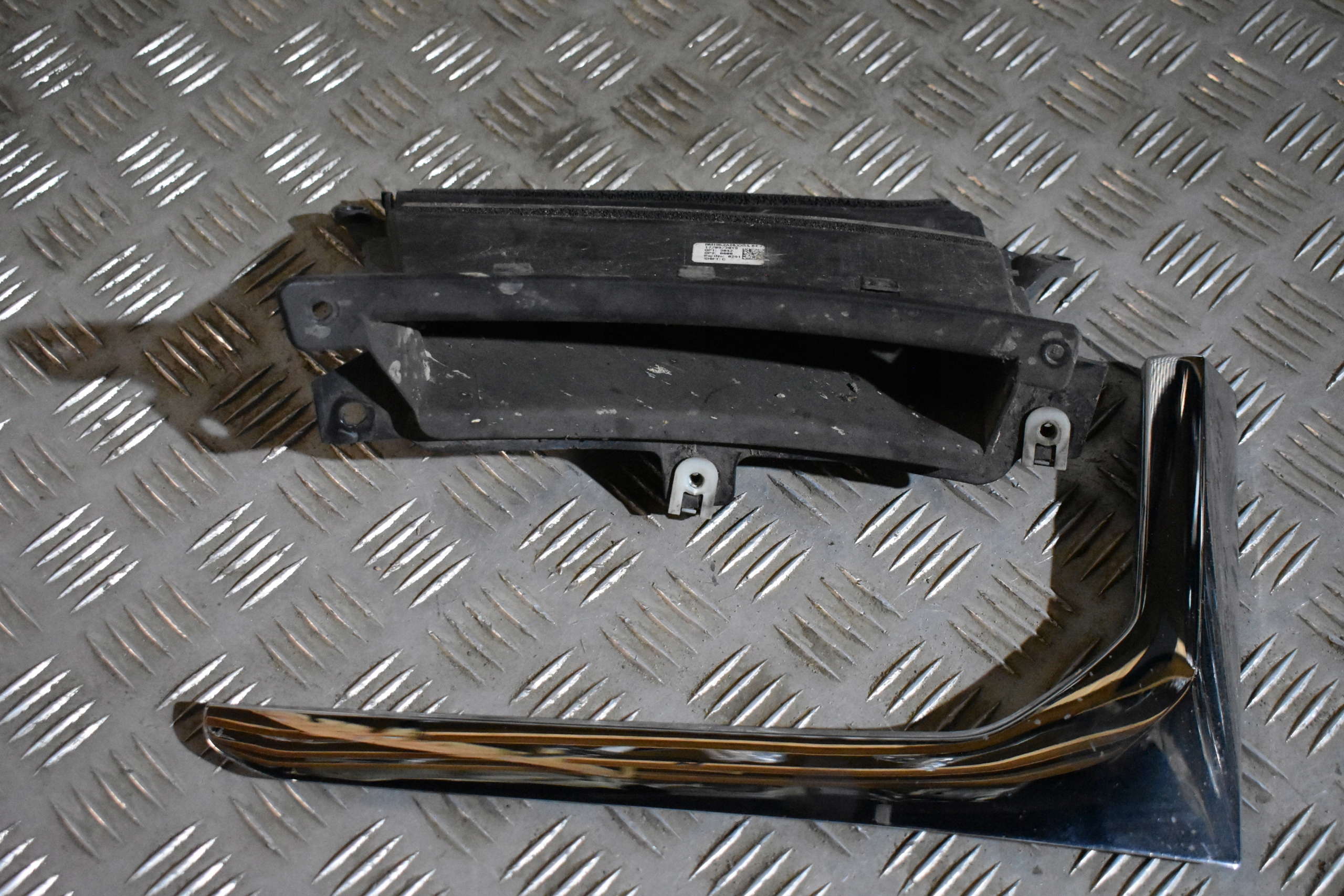 IDEALNY CHROM parafango sinistra + staffa BMW G11 G12 1