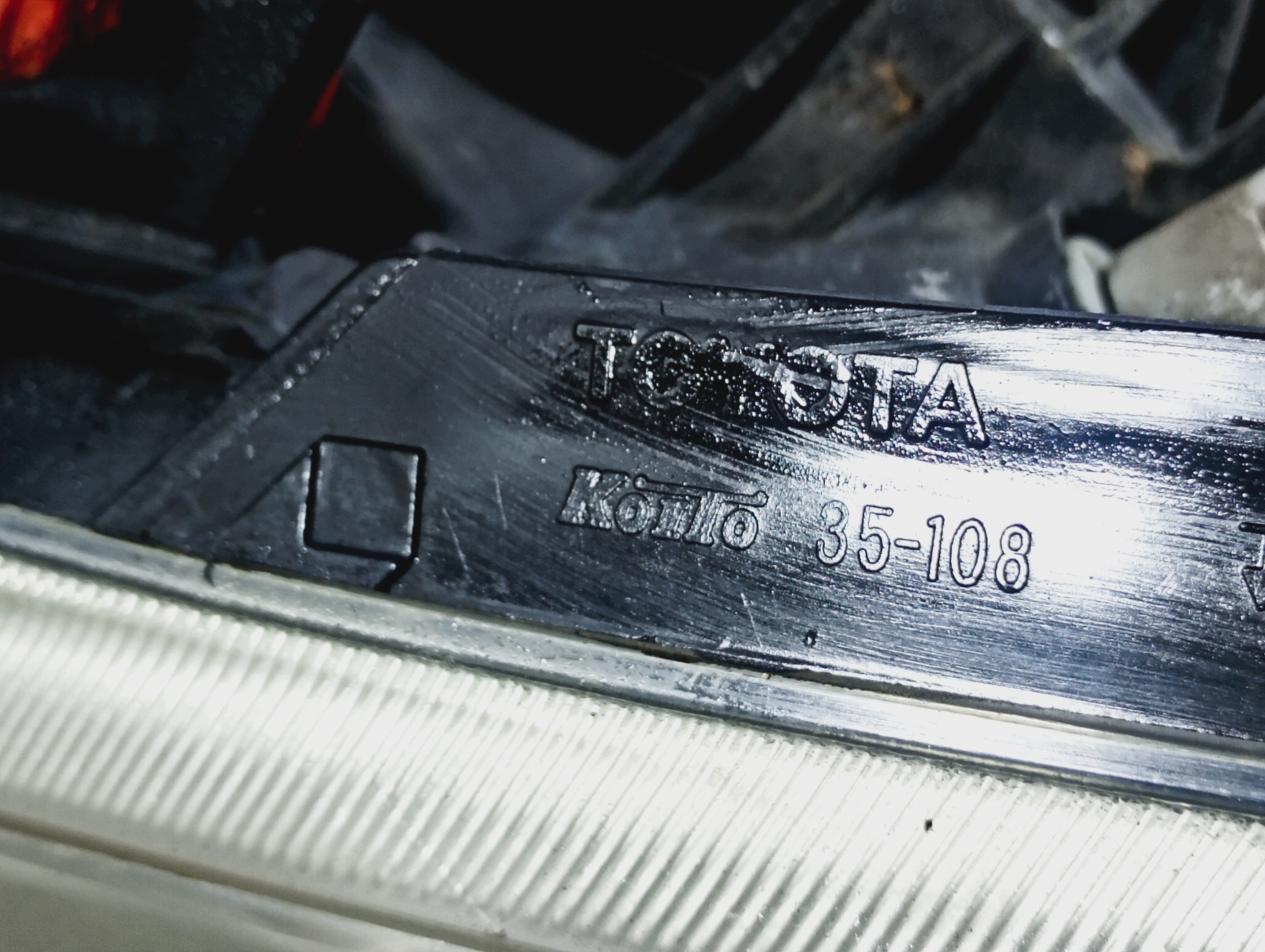 light left front REFLEKTOR left front XENON 35108 TOYOTA Avensis T25 06-08