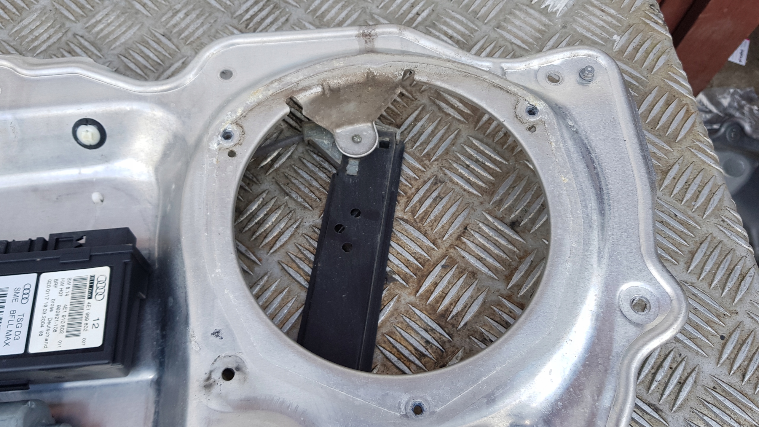 AUDI A8 D3 window regulator right front 4E1910802