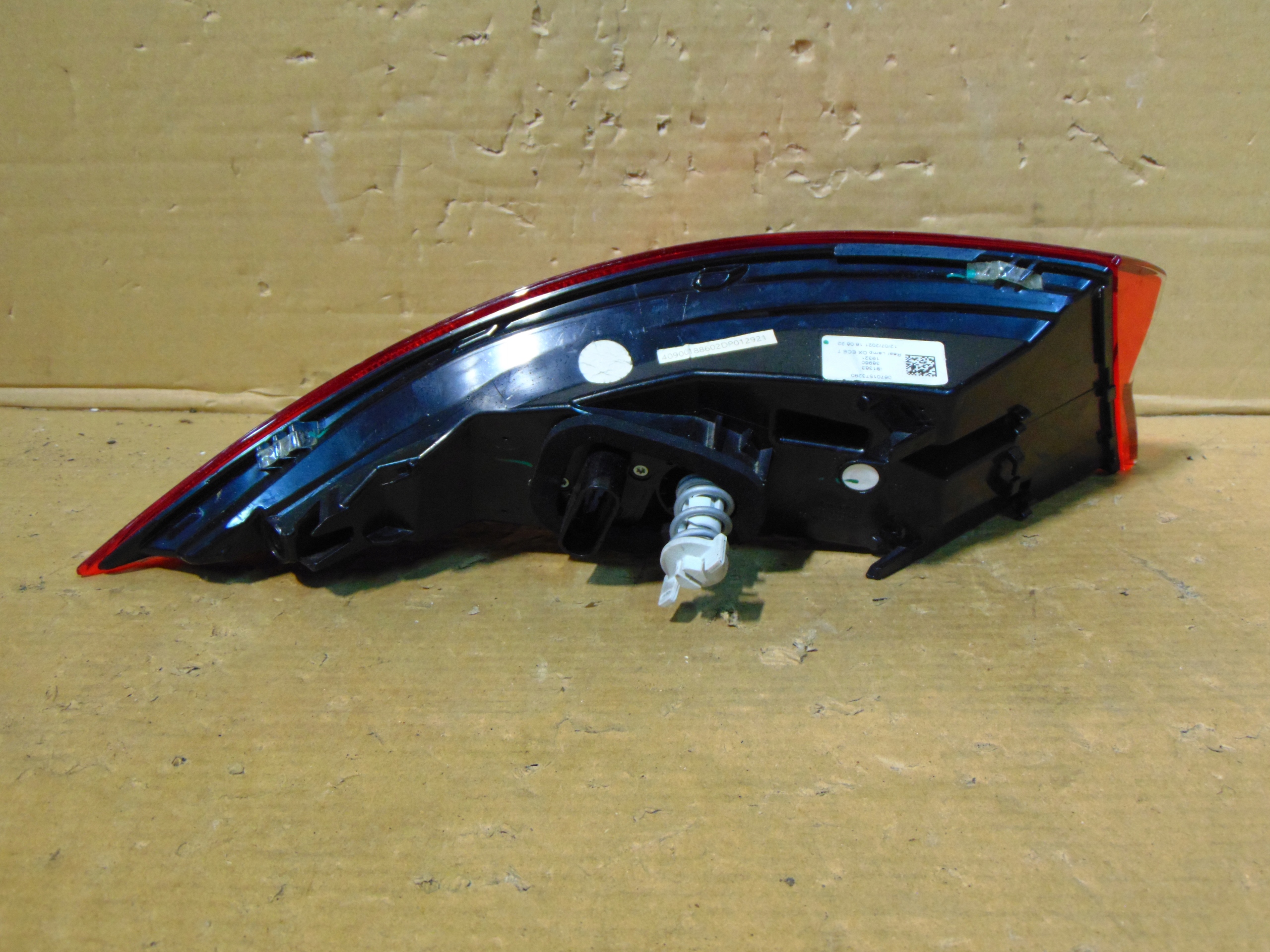 фонарь правый MASERATI GRECALE 06701573290