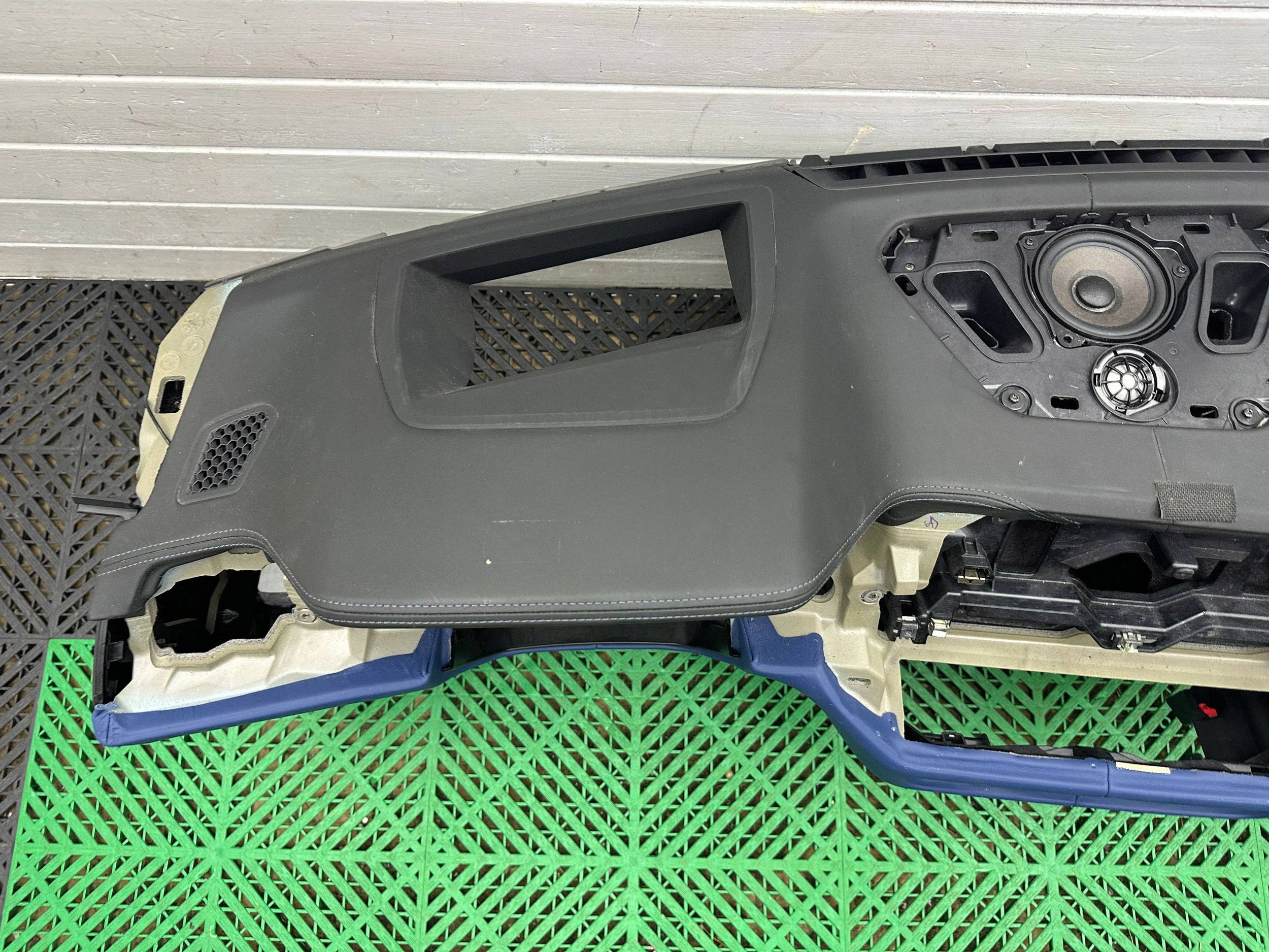 dashboard instrument panel BMW M4 G82 G83 HEAD UP