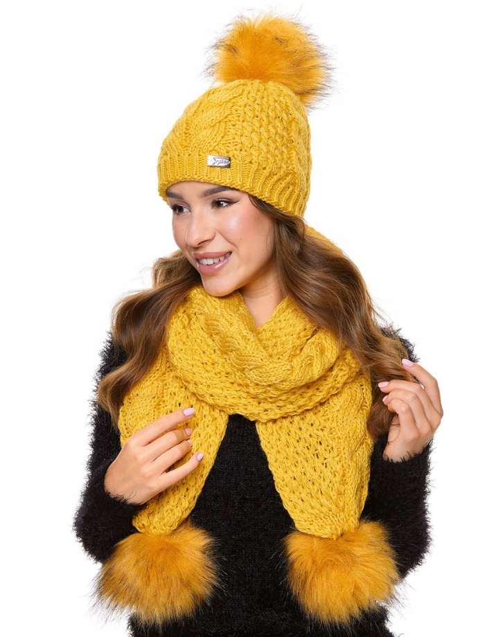 Dámský komplet čepice s bambulí a zimní šálou