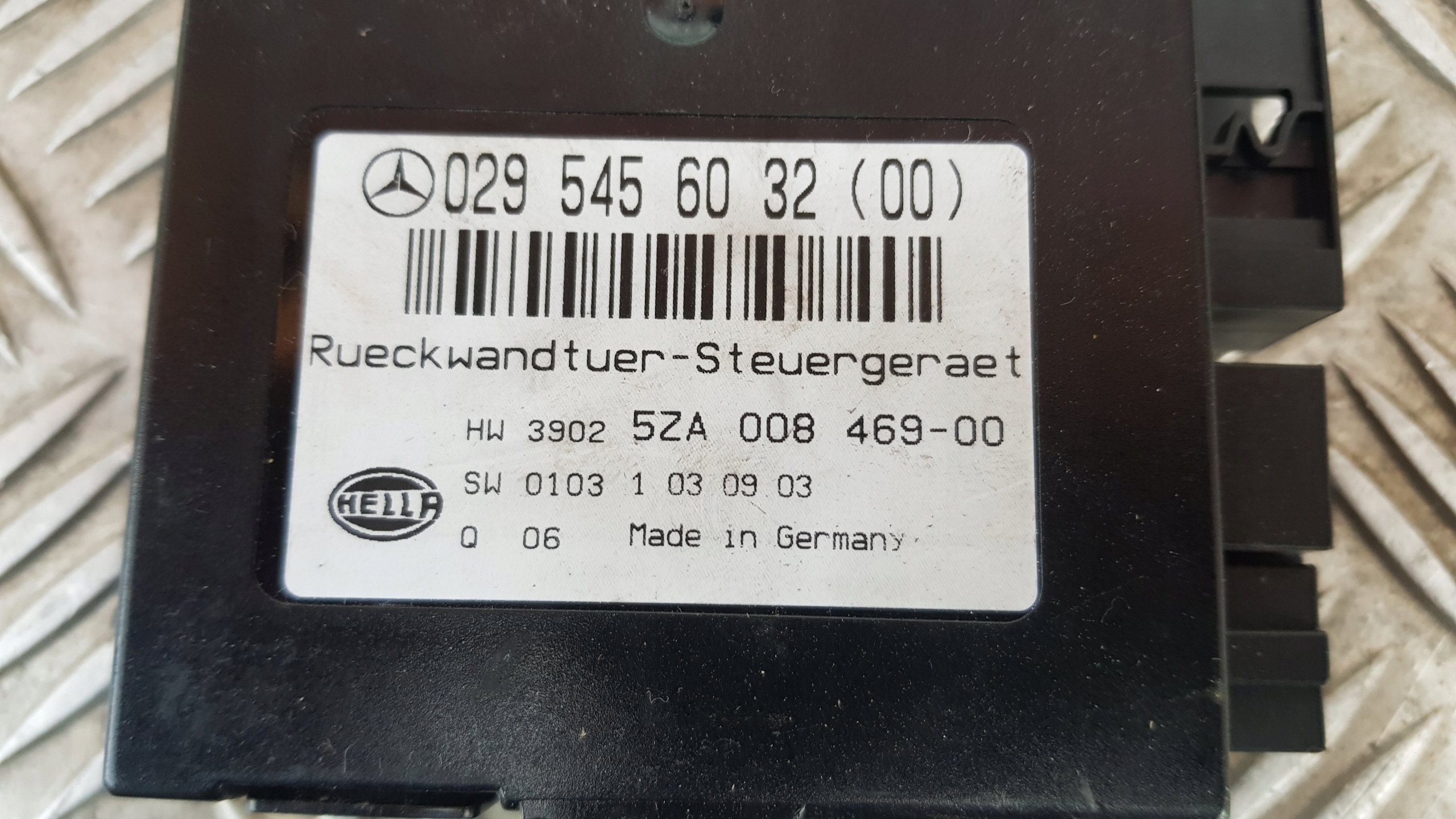 MERCEDES W211 module bonnet control unit A 0295456032