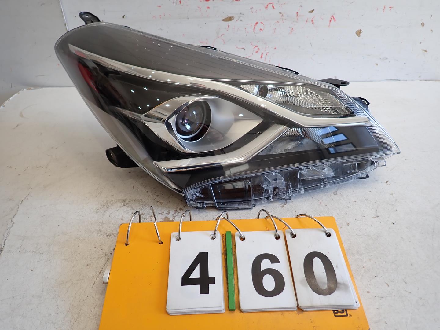 light front front right TOYOTA YARIS III LIFT 2017