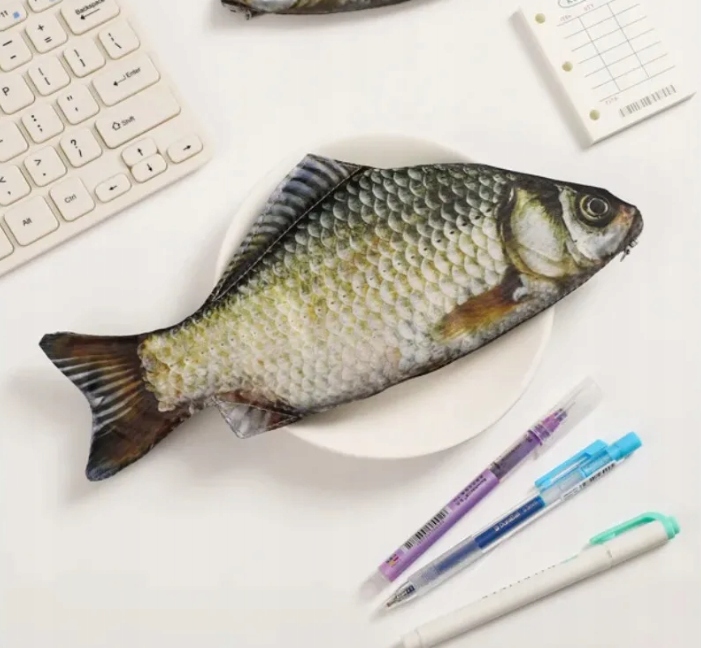 PIÓRNIK SZKOLNY RYBA FISH KOSMETYCZKA SASZETKA KARP NA PREZENT Kod producenta RYBA