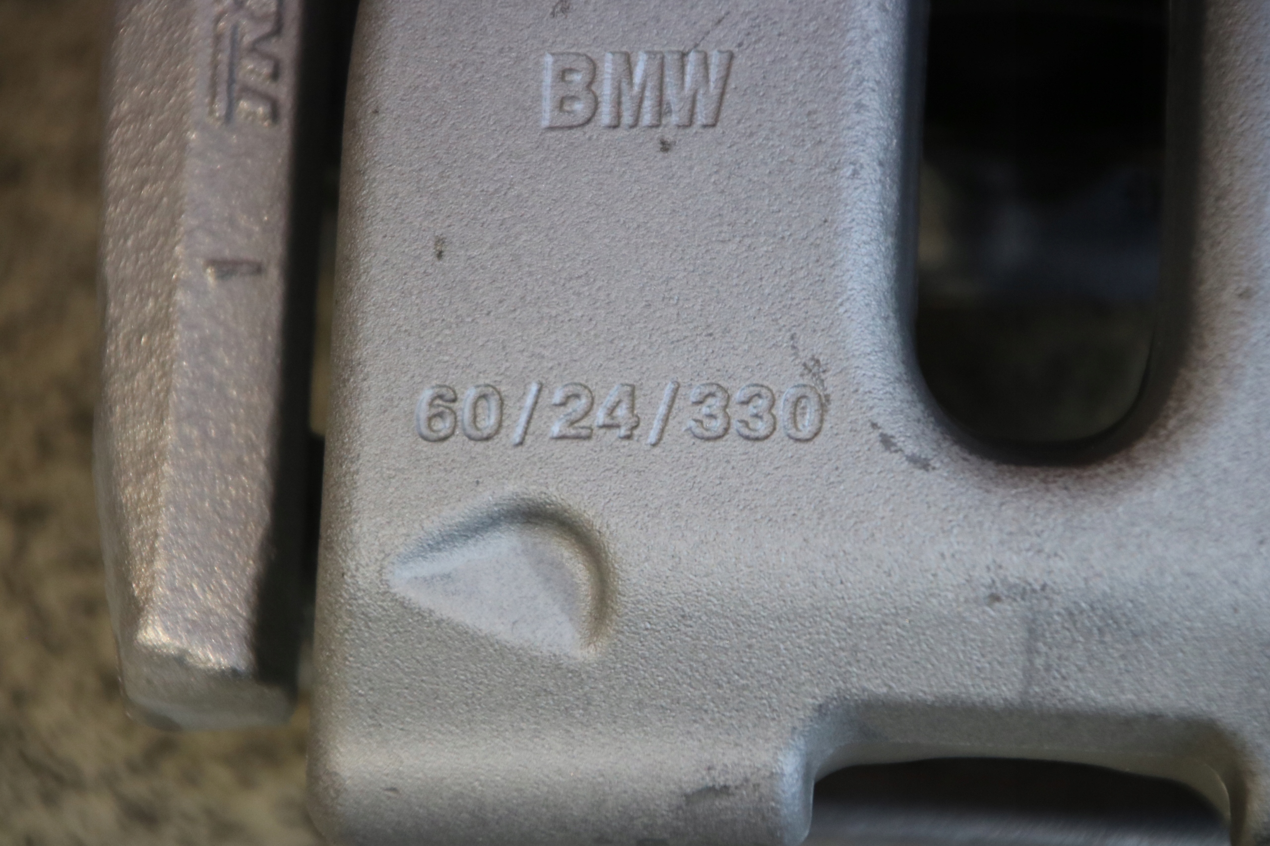 BMW X3 G01 X4 G02 caliper brake right front 60/24/330 3725 km !!!
