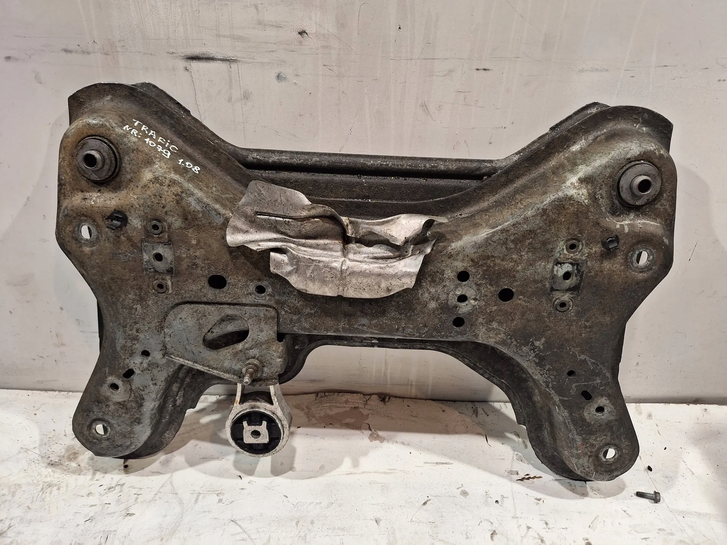 Kołyska przód Renault Trafic II Vivaro 2.0 DCI 06-