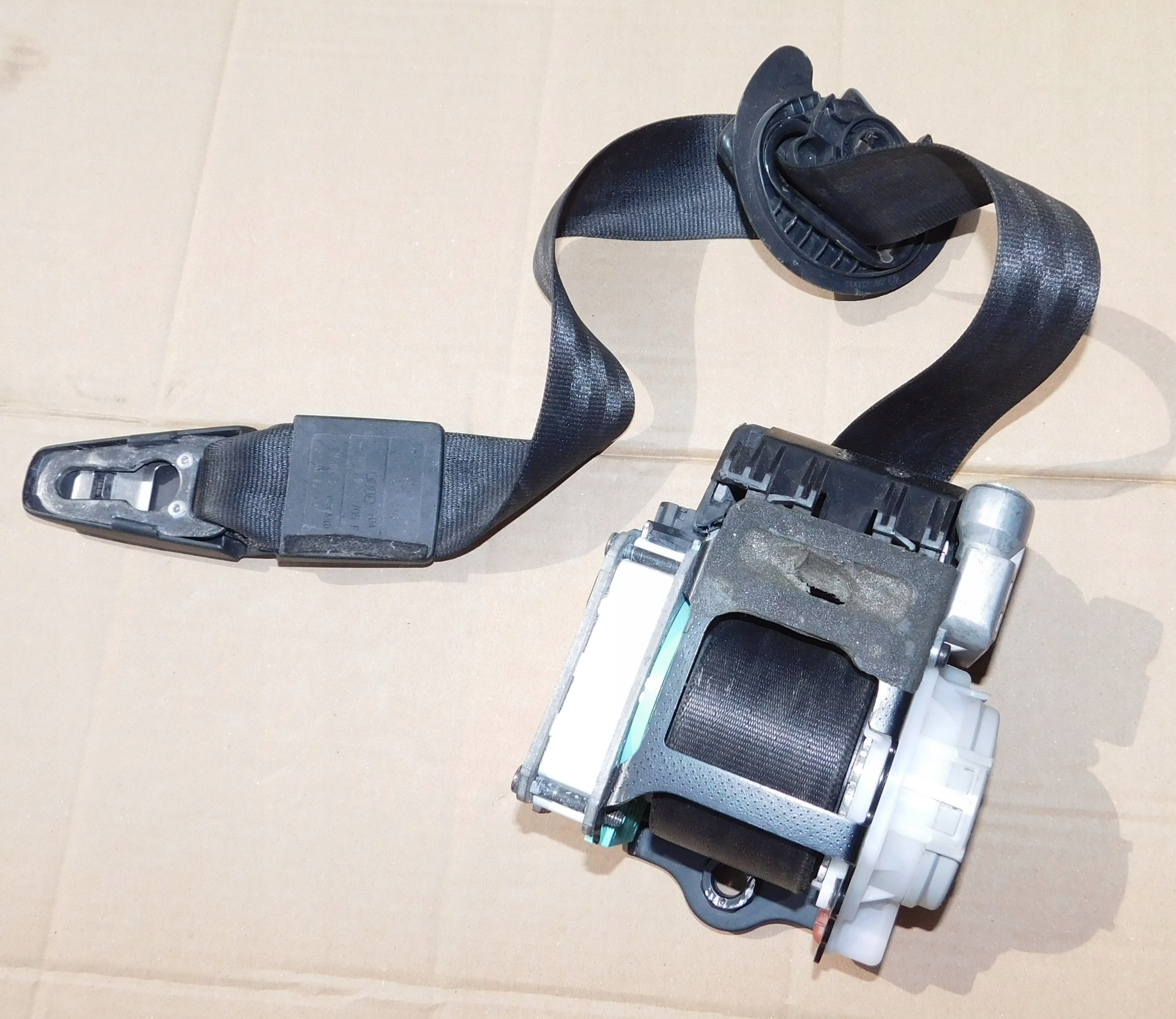 AUDI A5 8T LIFT PAS BEZPIECZEŃSTWA 8T8857705F LEWY PRZEDNI PRZÓD S-LINE