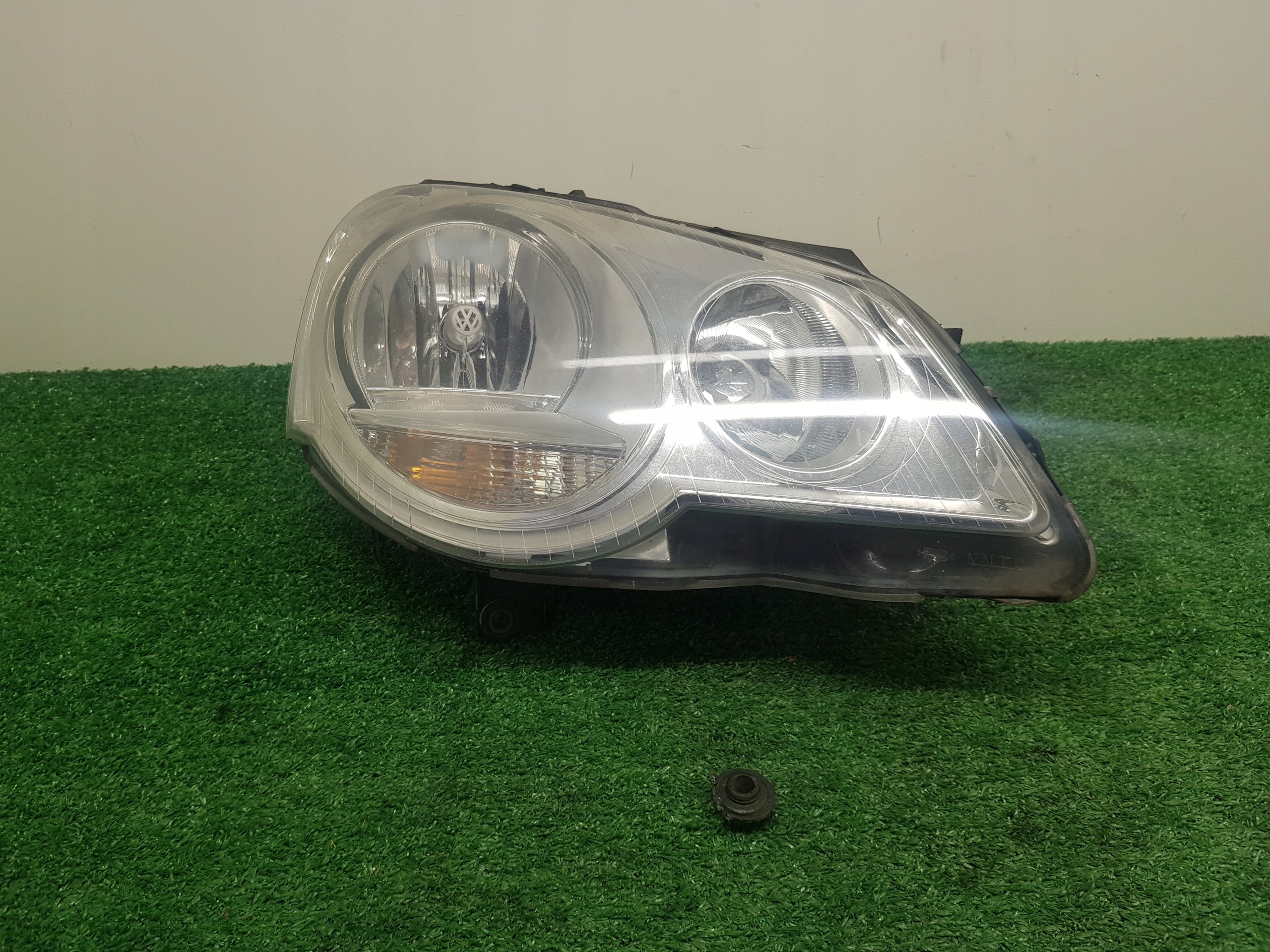 light right front VOLKSWAGEN POLO 4 6Q1941008AT