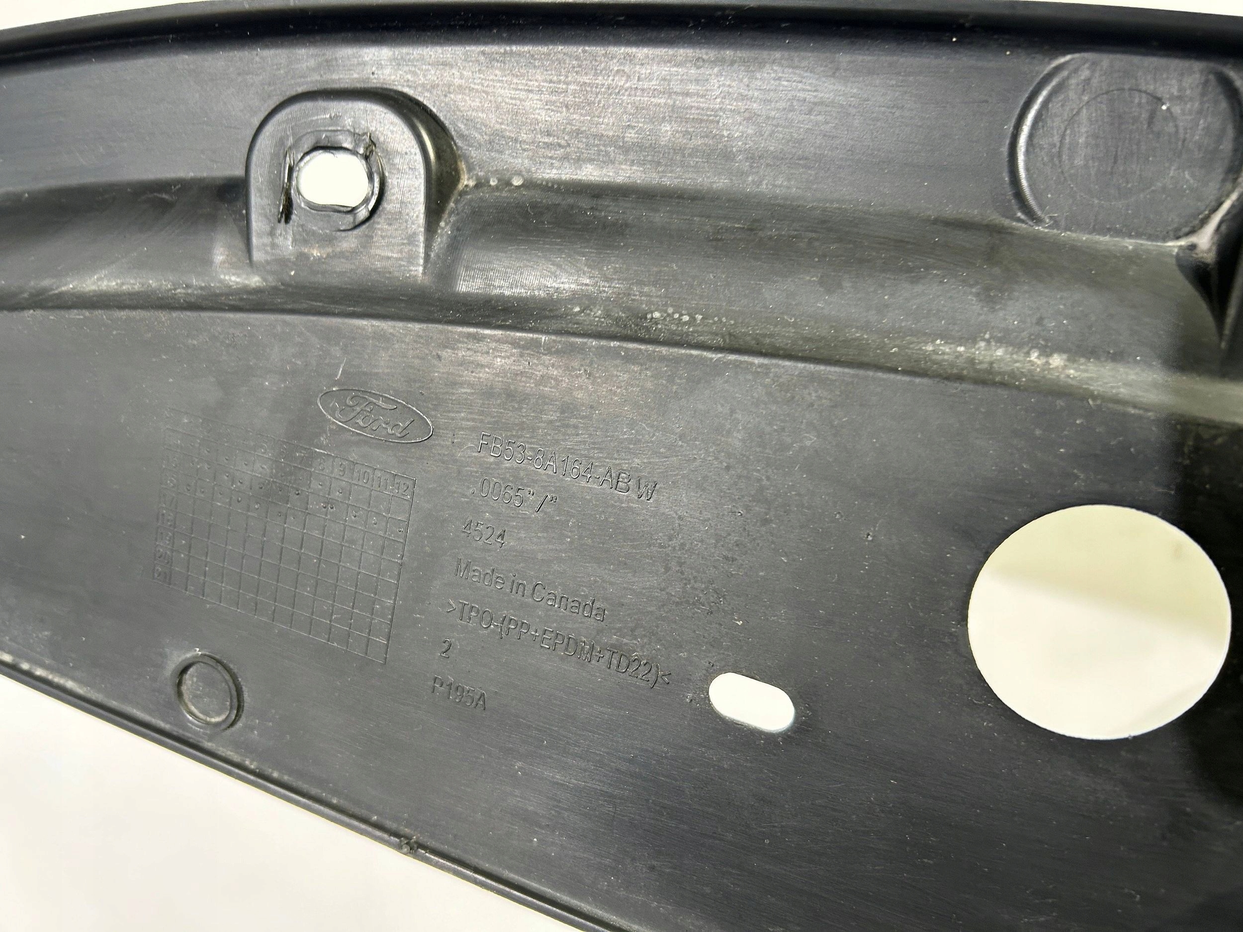 Horn kryt stěny předního chladiče Ford Explorer 2011