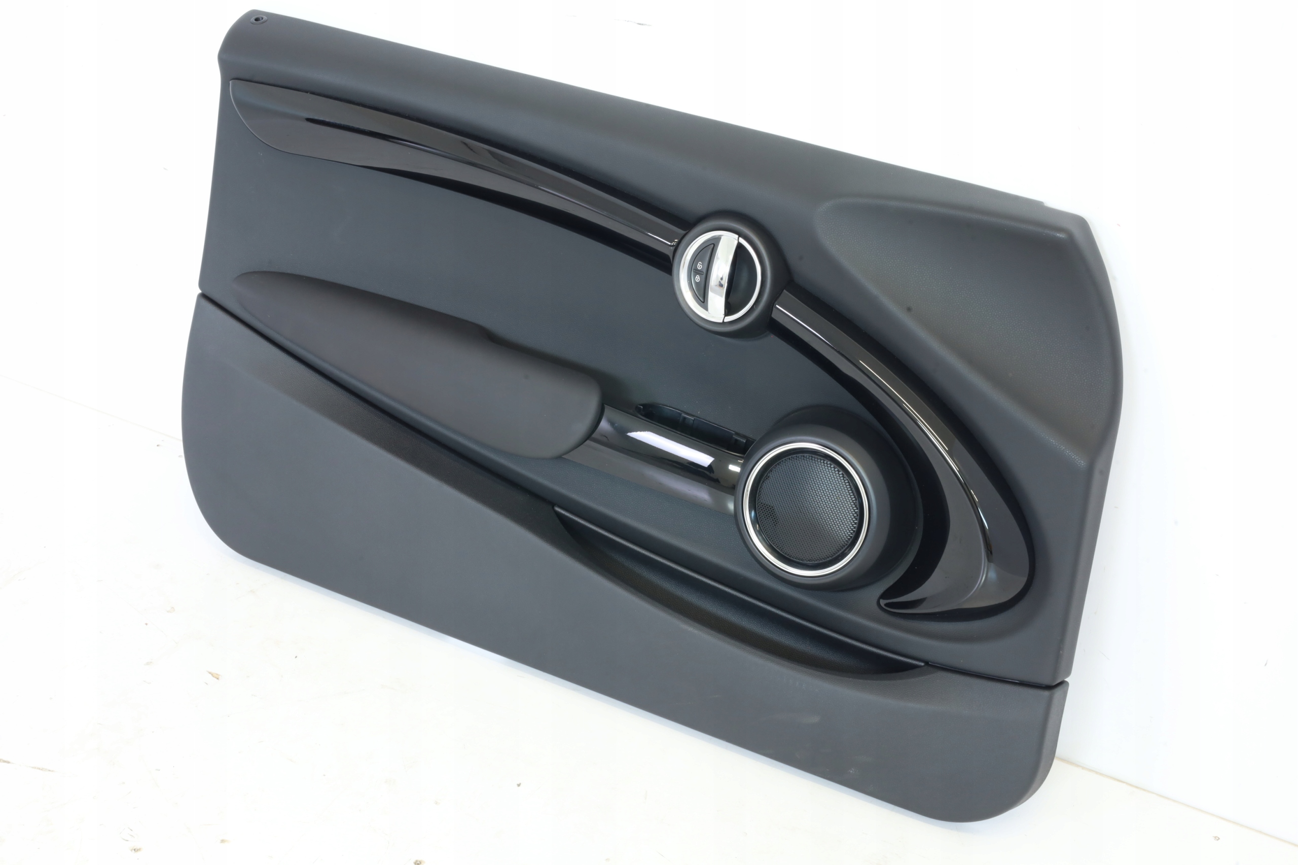 TAPICERKA BOCZEK DRZWI LEWY PRZÓD MINI F56 Producent części Mini OE