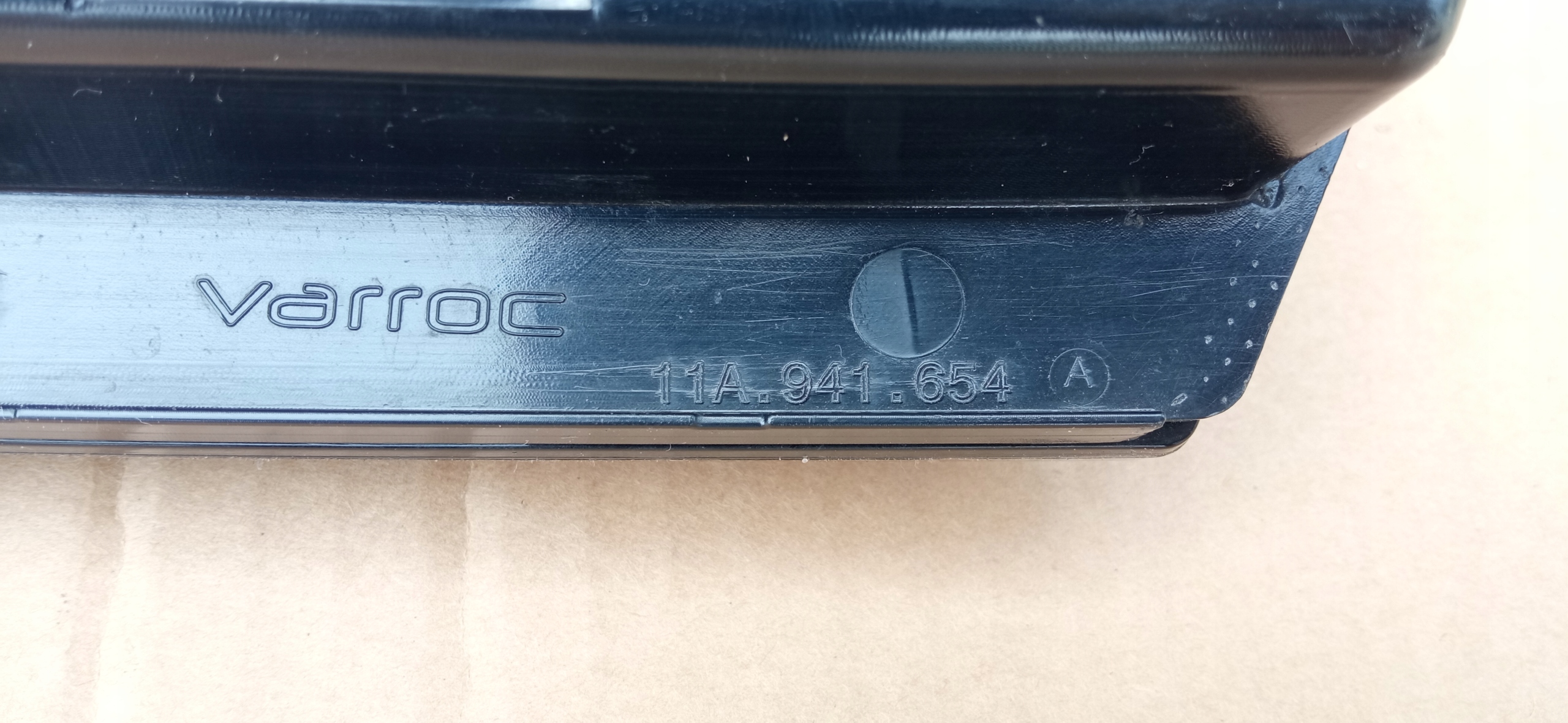 id.4 ID4 молдинг решетка радиатора led правый передний 11A941654A