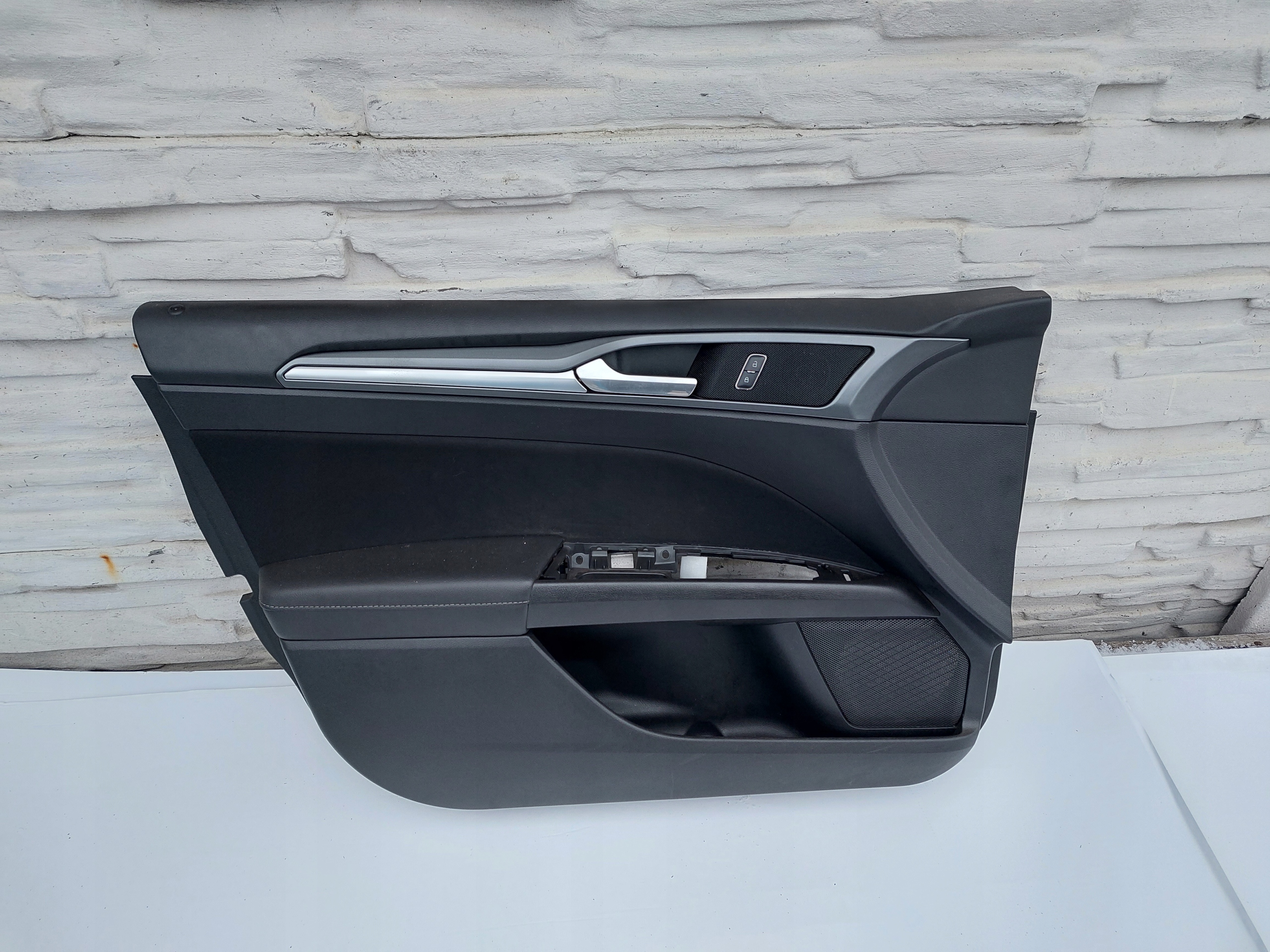 MONDEO MK5 TAPICERKA DRZWI LEWY PRZÓD