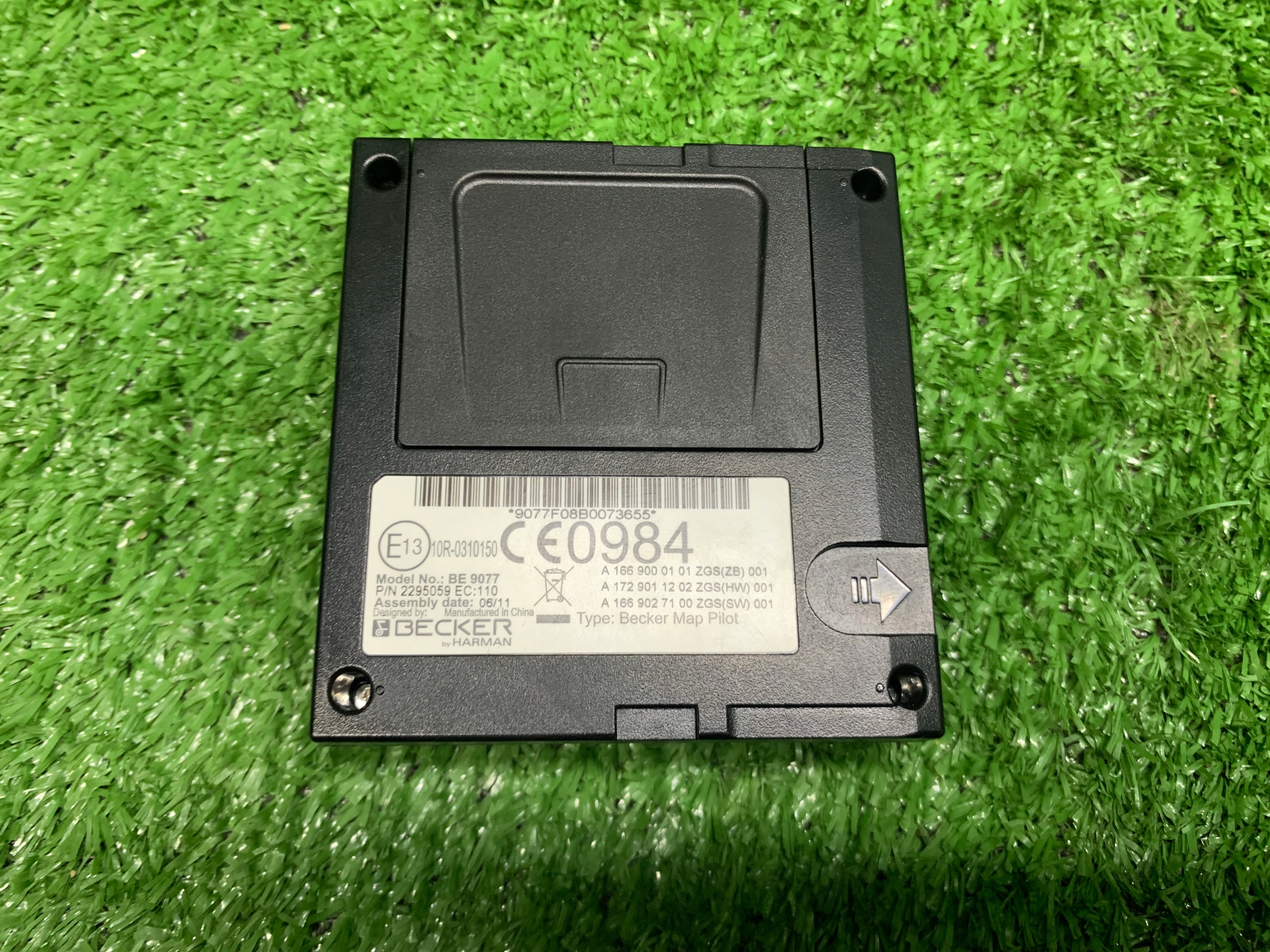 MERCEDES C KLASA W204 module navigation devices BECKER bracket A1669000101 A1728100011