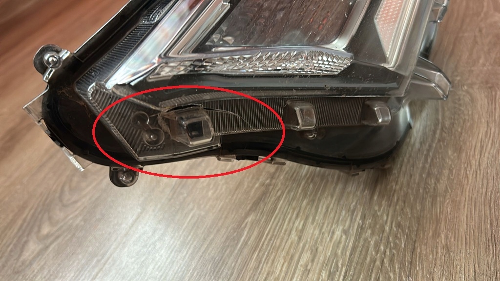 REFLEKTOR light left left front TOYOTA RAV4 V 18
