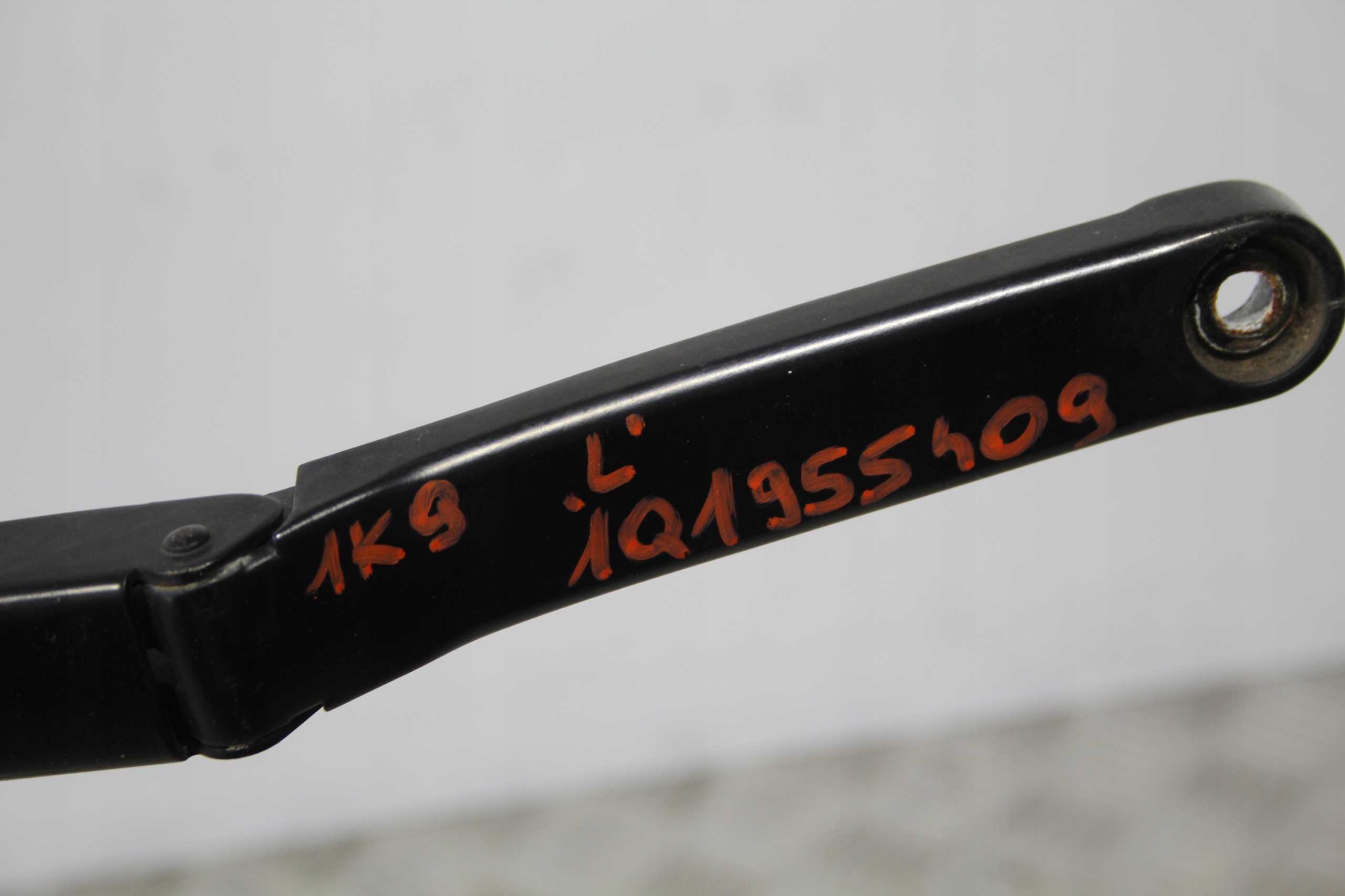 wiper arm left VW GOLF VI 6 1K9 KOMBI